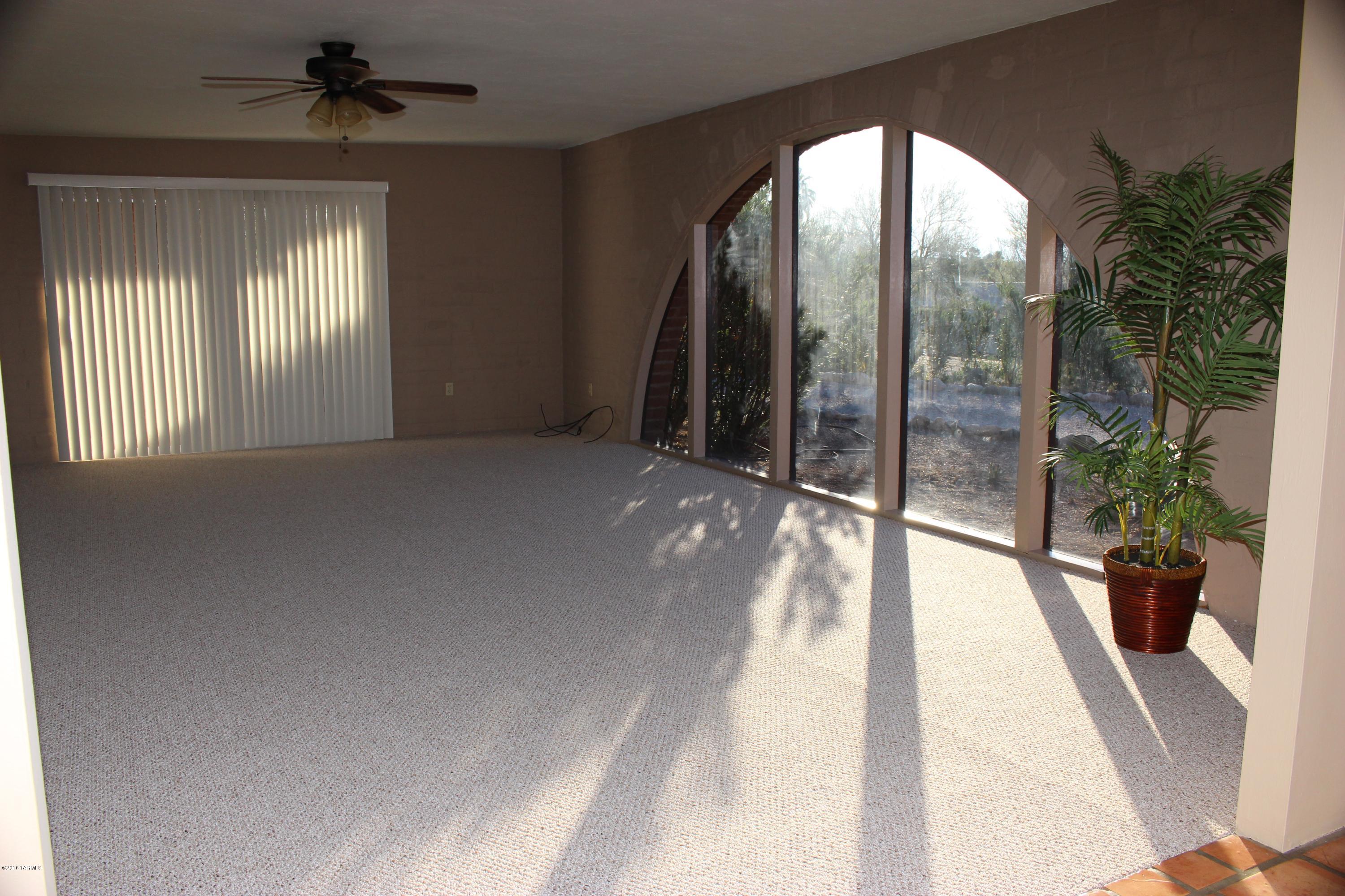 5955 N Camino Esplendora
