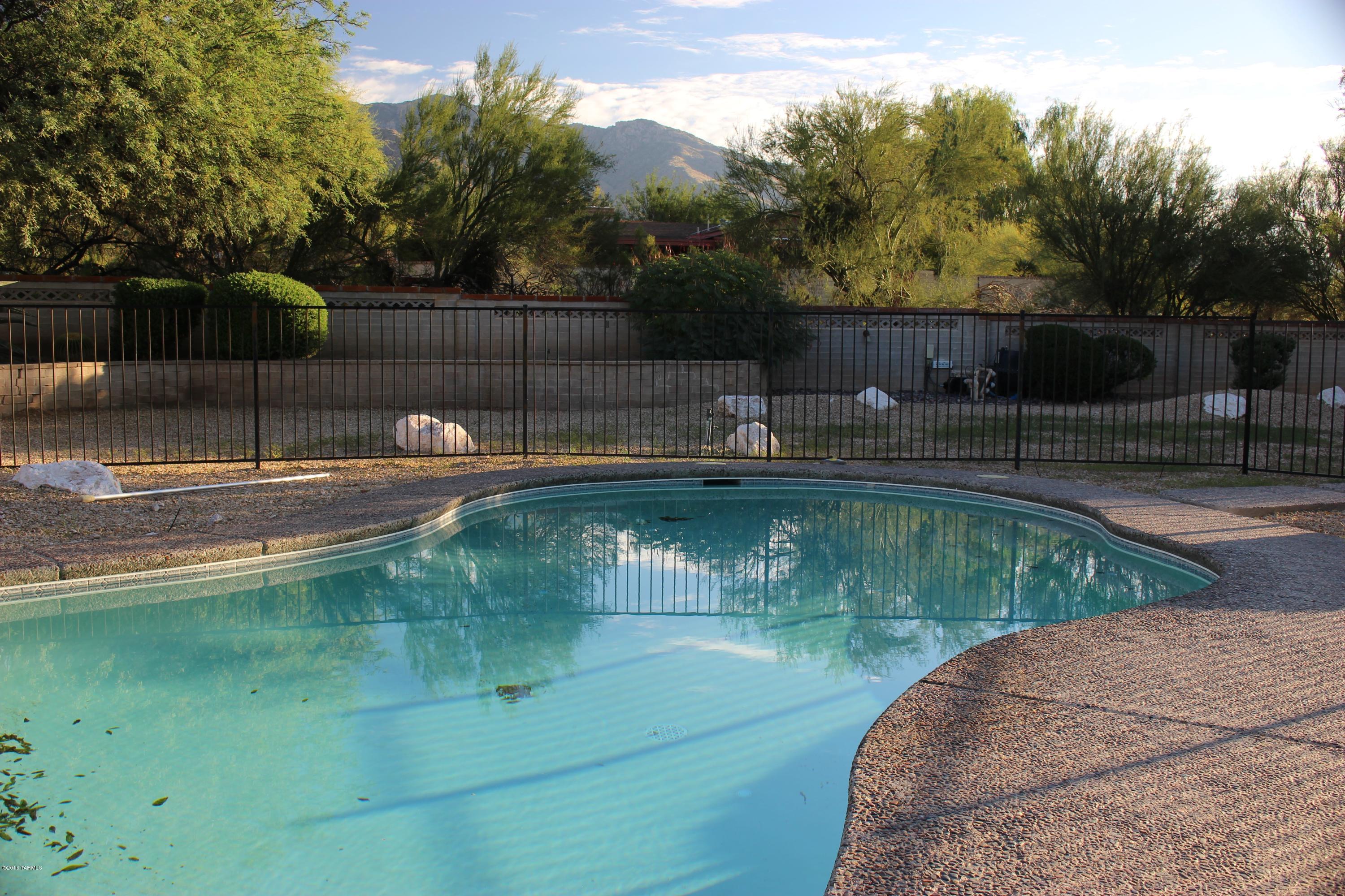 5955 N Camino Esplendora