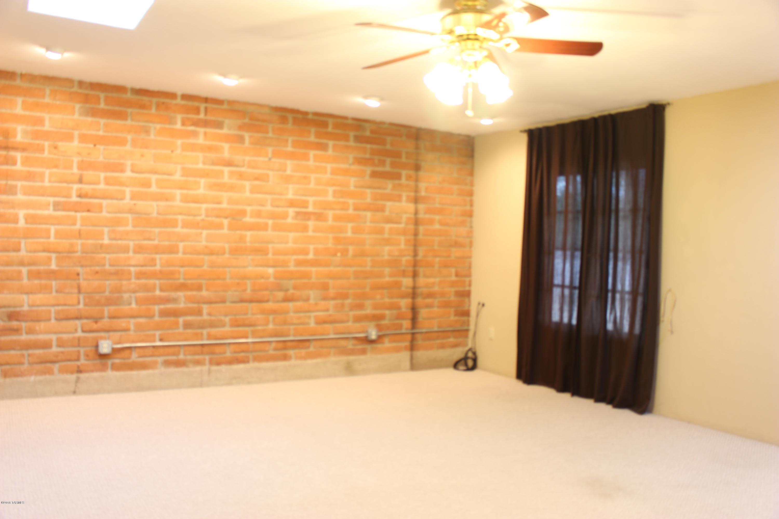 5955 N Camino Esplendora