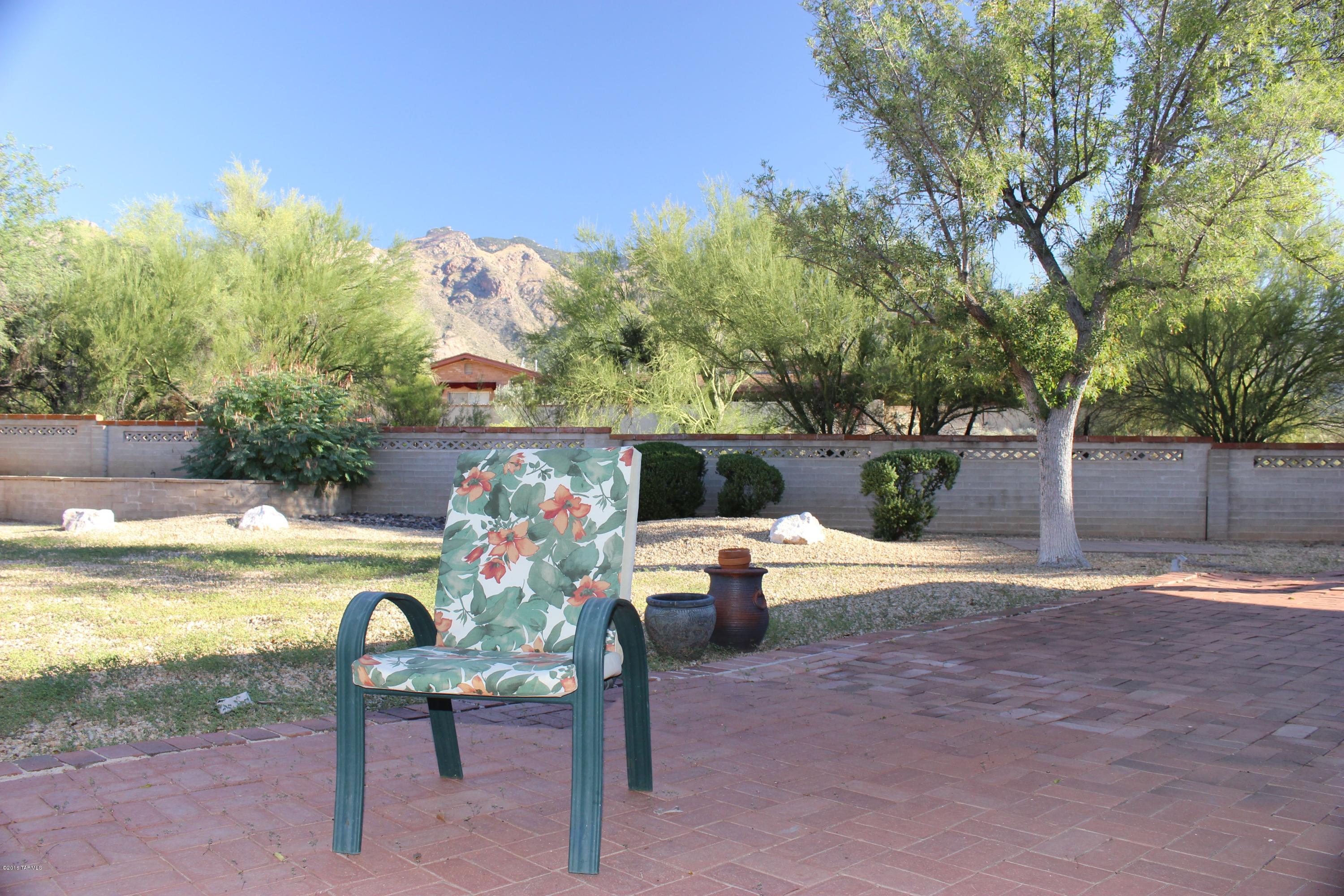 5955 N Camino Esplendora