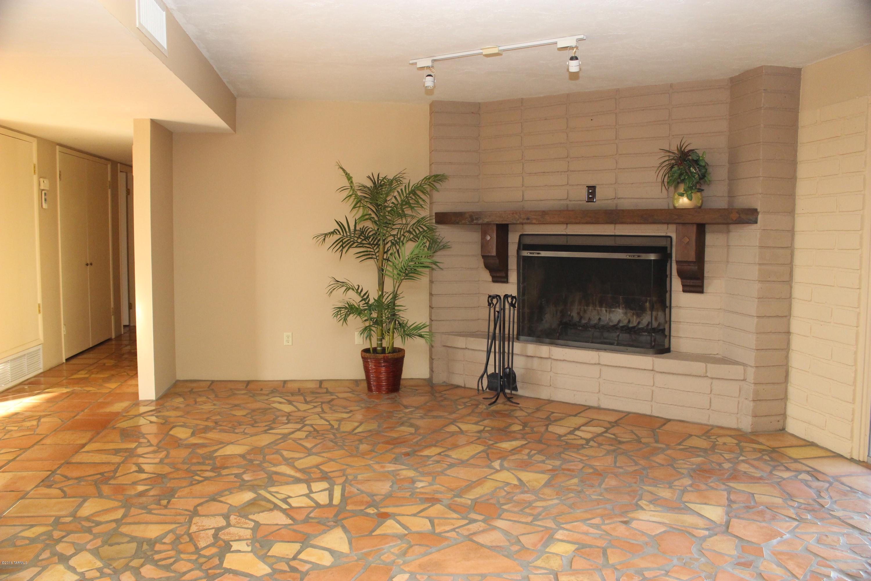 5955 N Camino Esplendora