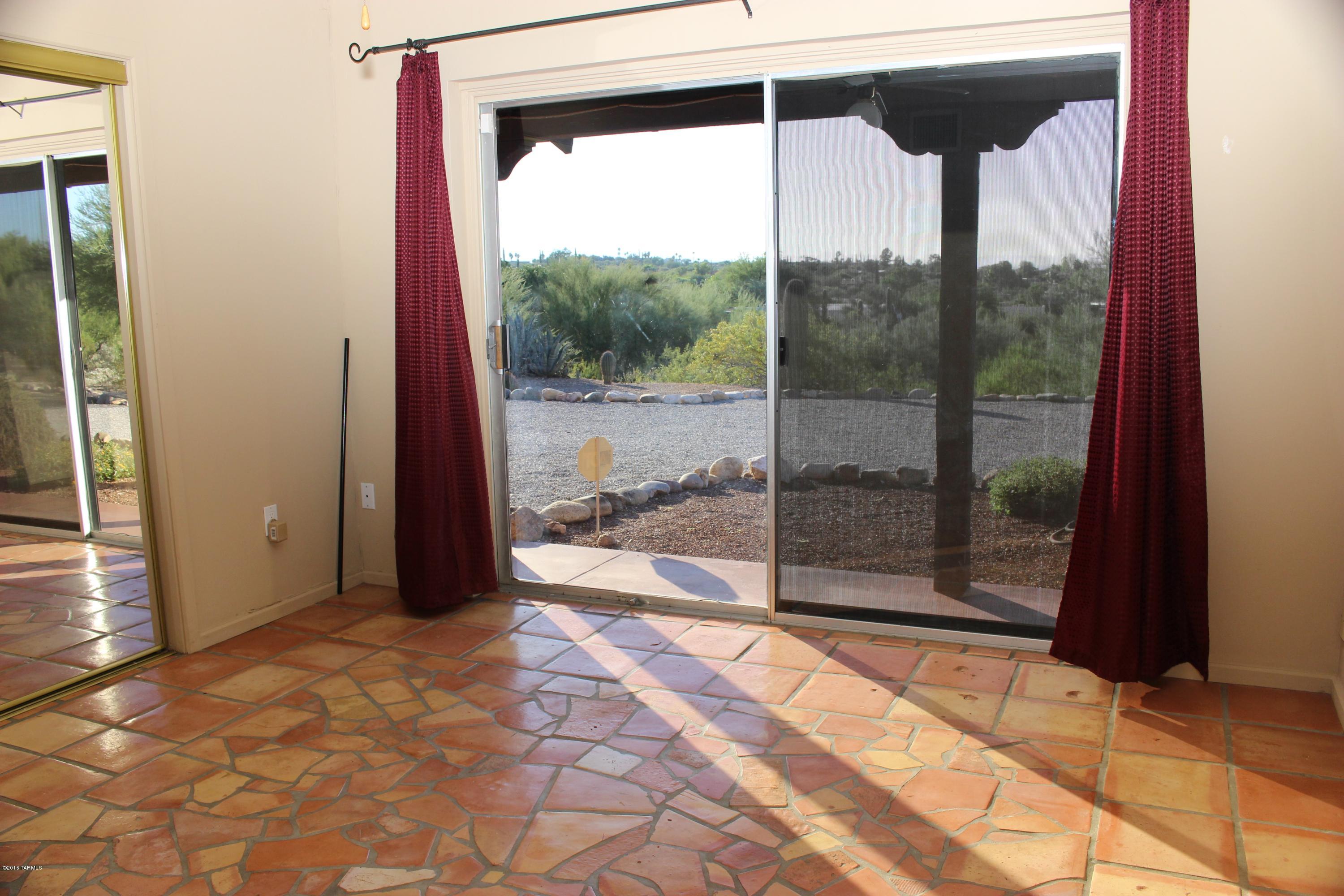 5955 N Camino Esplendora