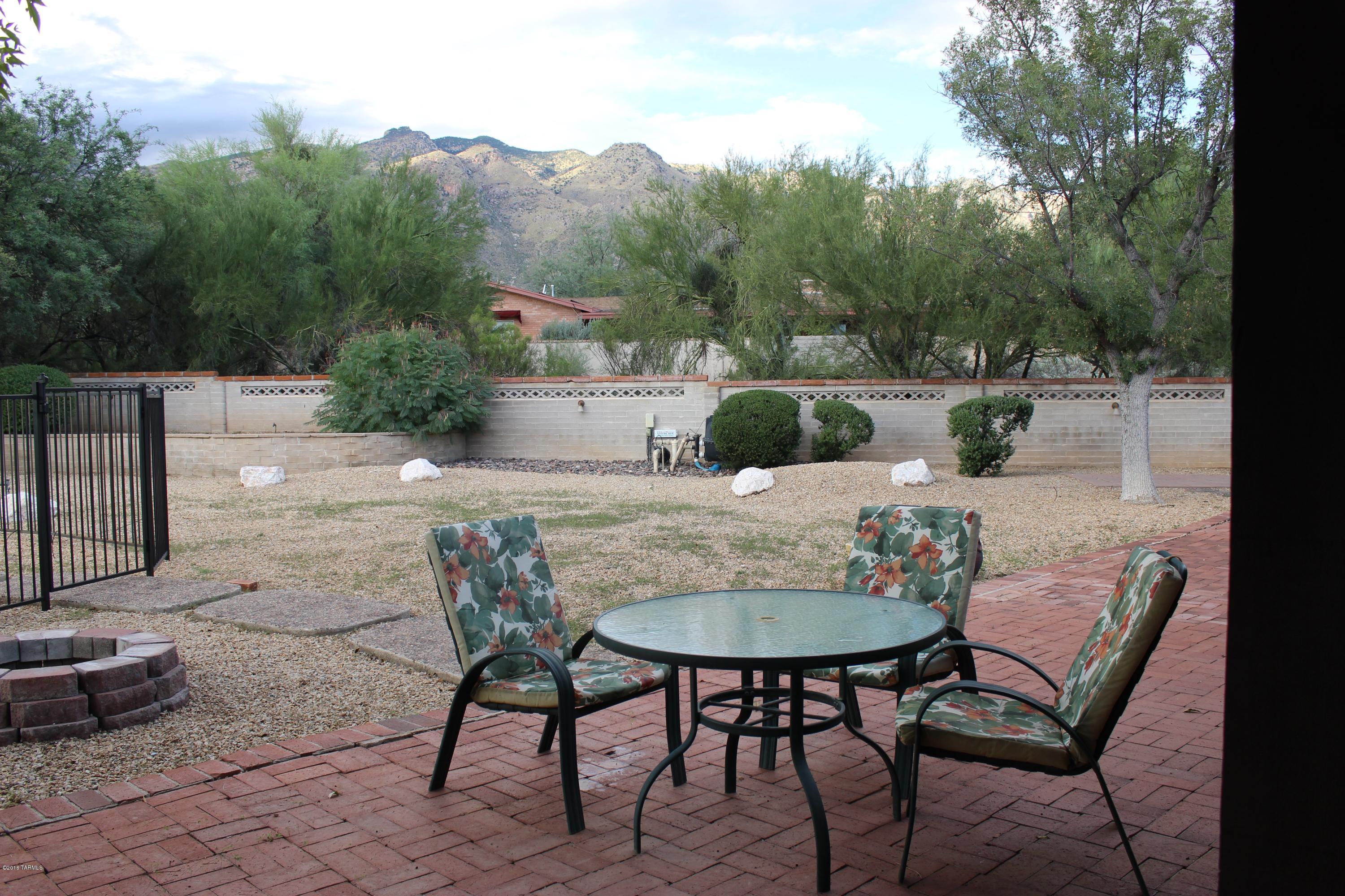 5955 N Camino Esplendora
