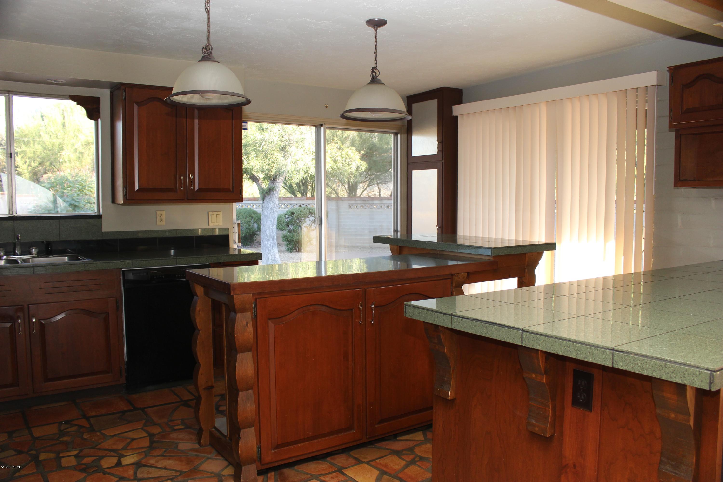 5955 N Camino Esplendora