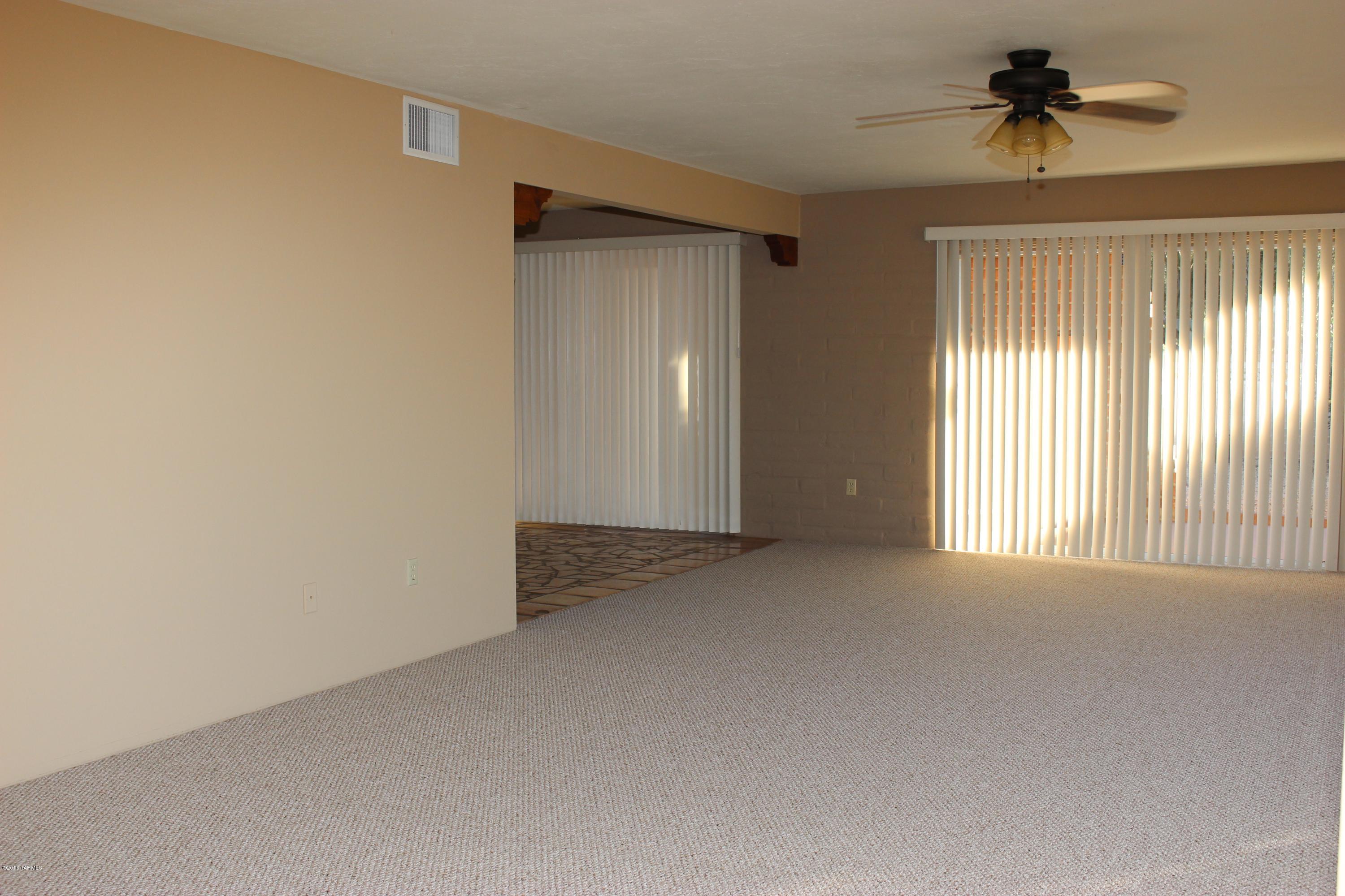 5955 N Camino Esplendora