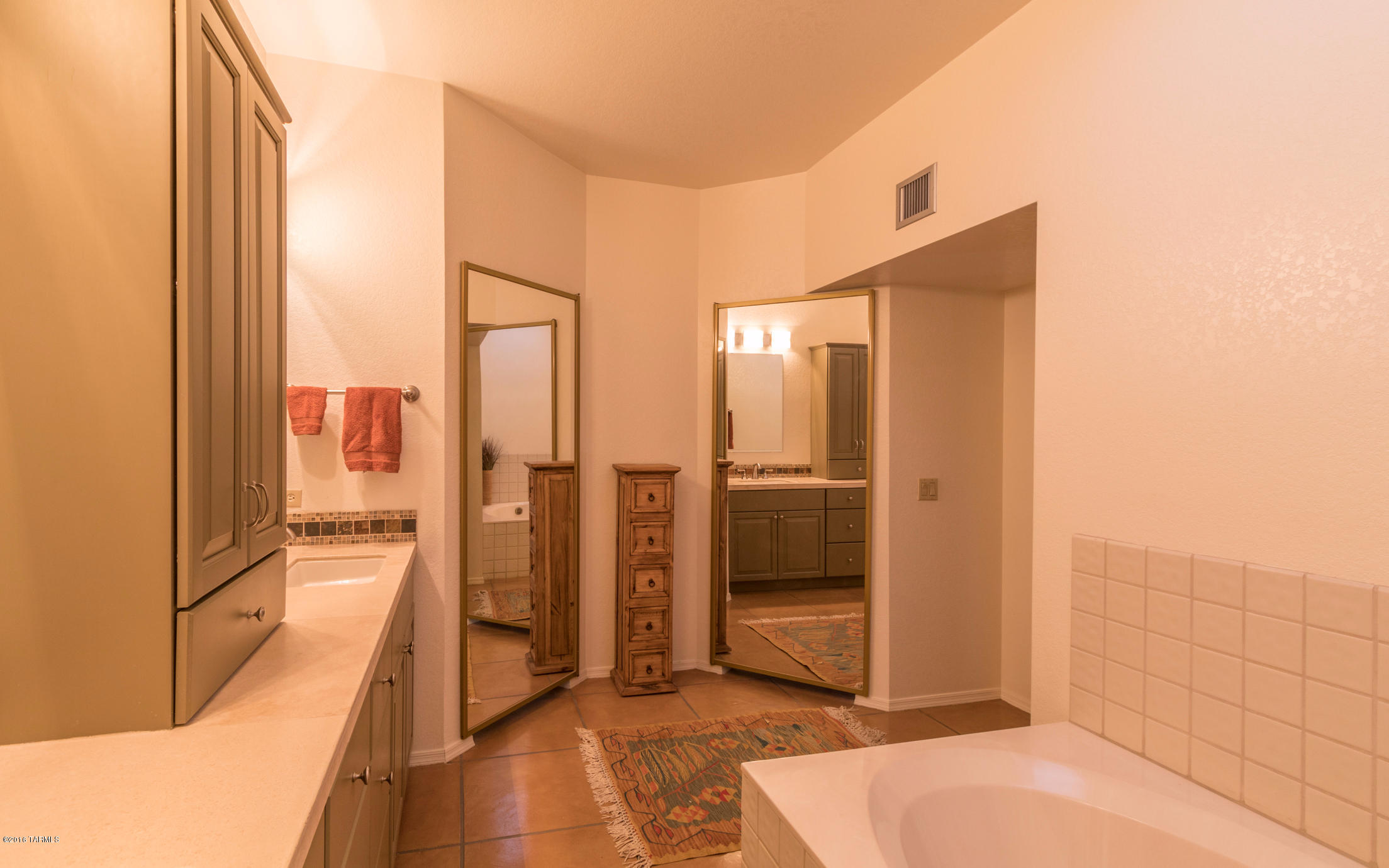 4517 N Arroyo Vacio