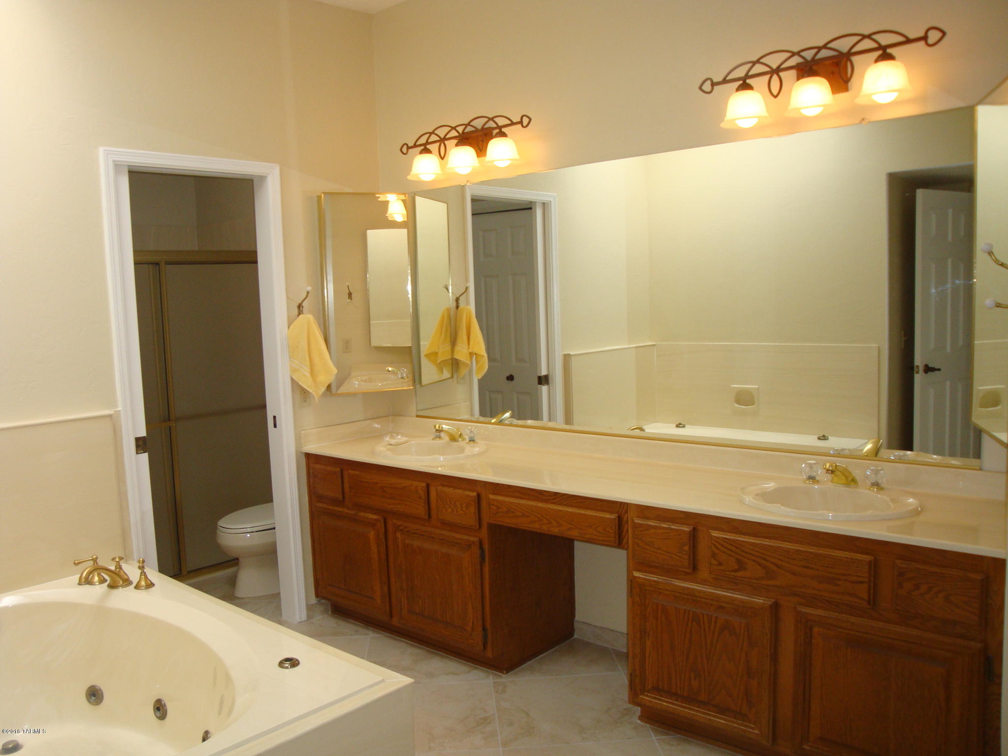 6710 E Loma Del Bribon