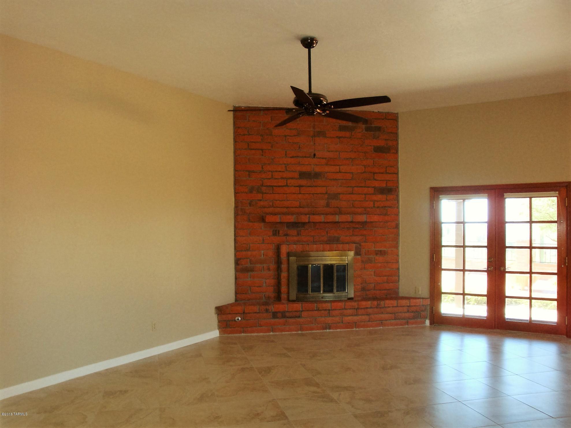 6710 E Loma Del Bribon