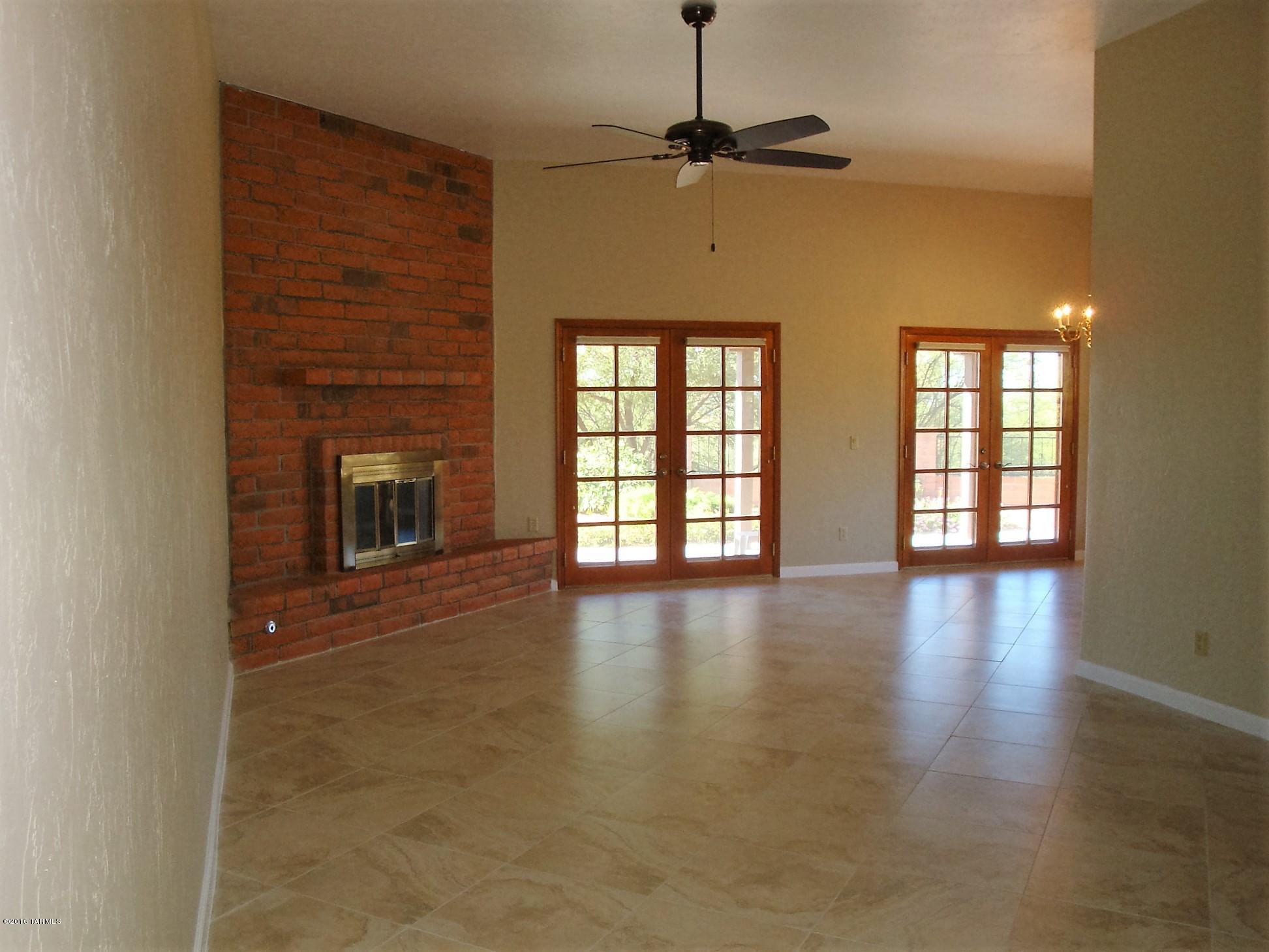 6710 E Loma Del Bribon