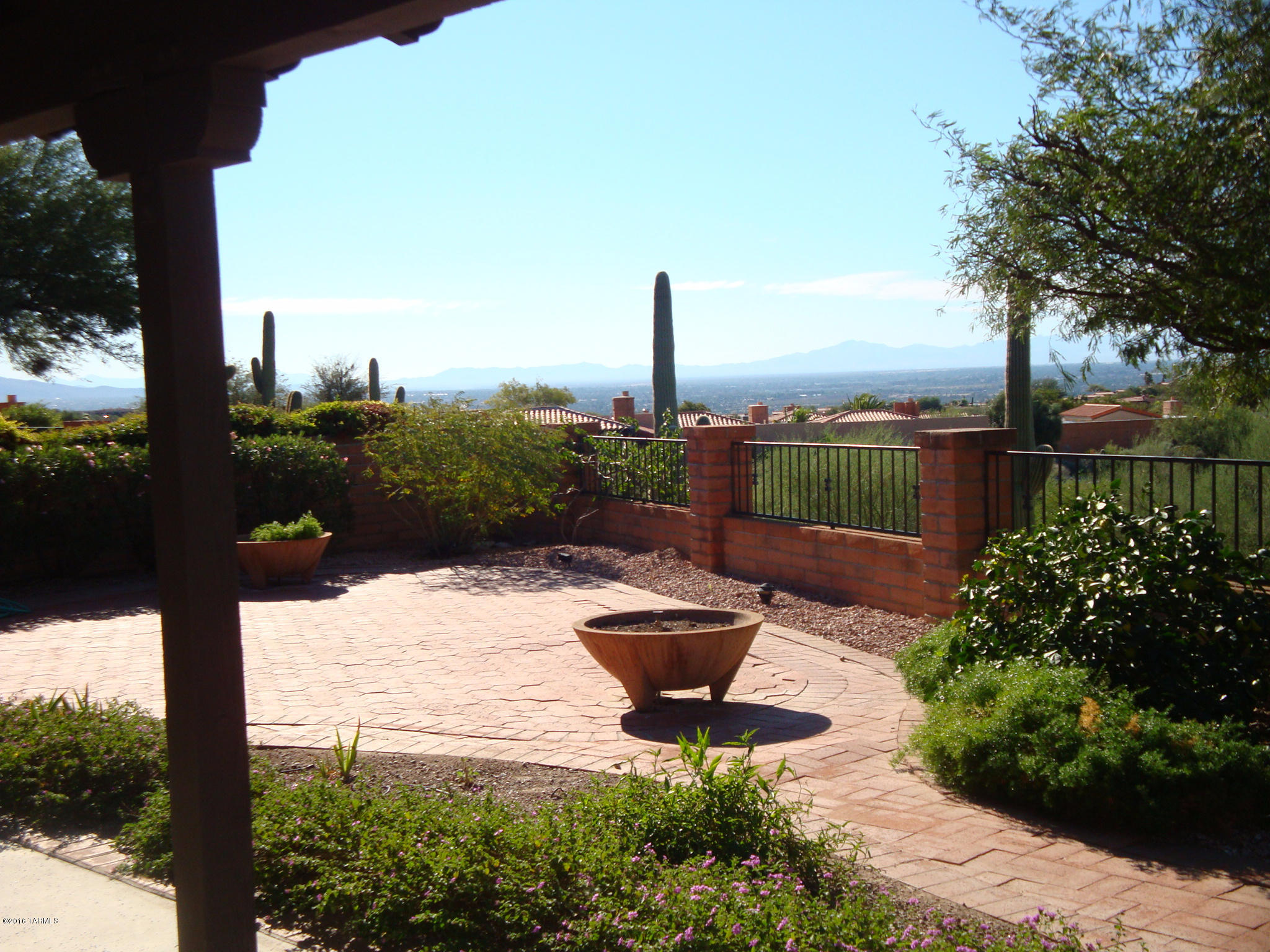 6710 E Loma Del Bribon