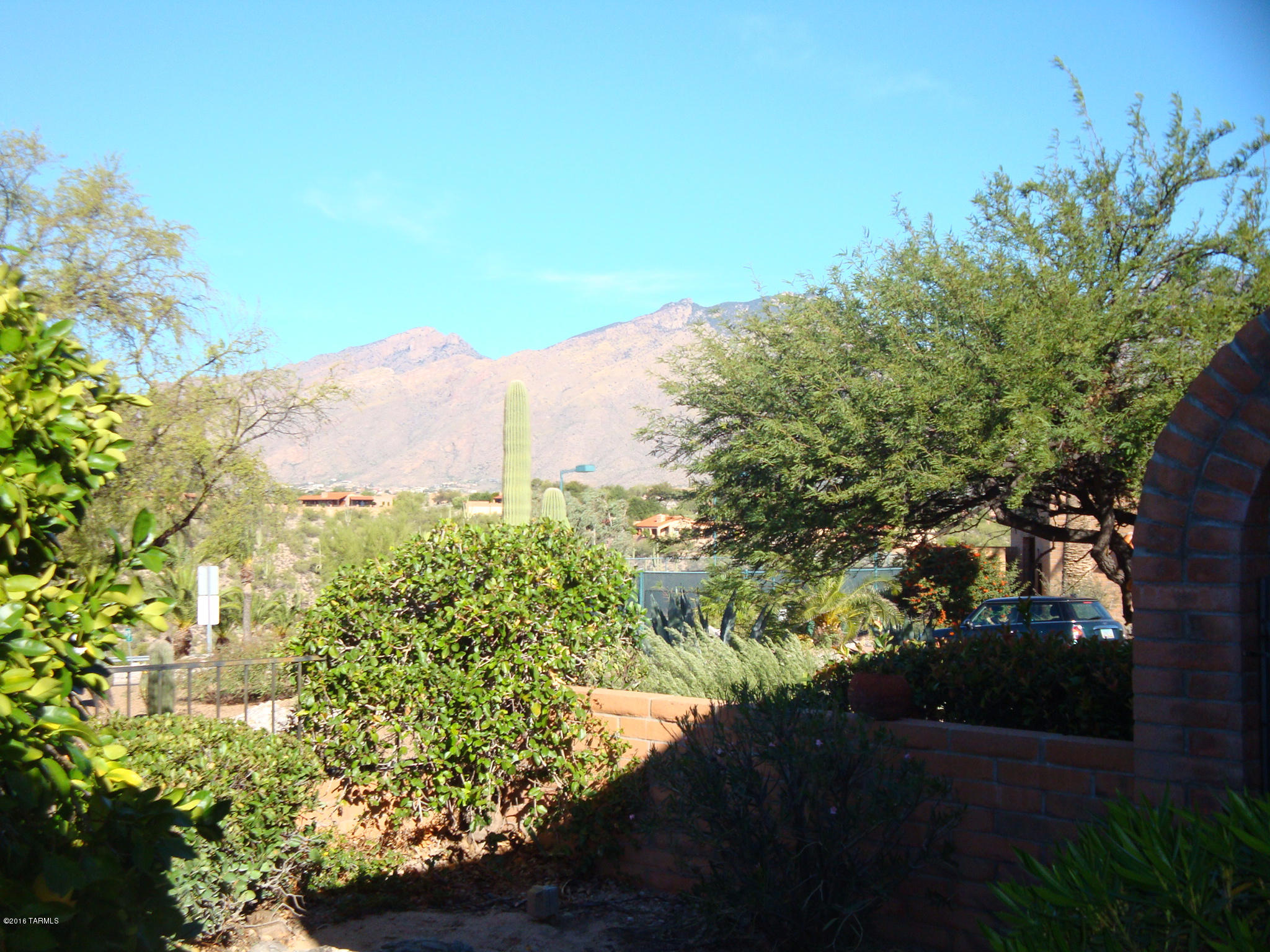 6710 E Loma Del Bribon