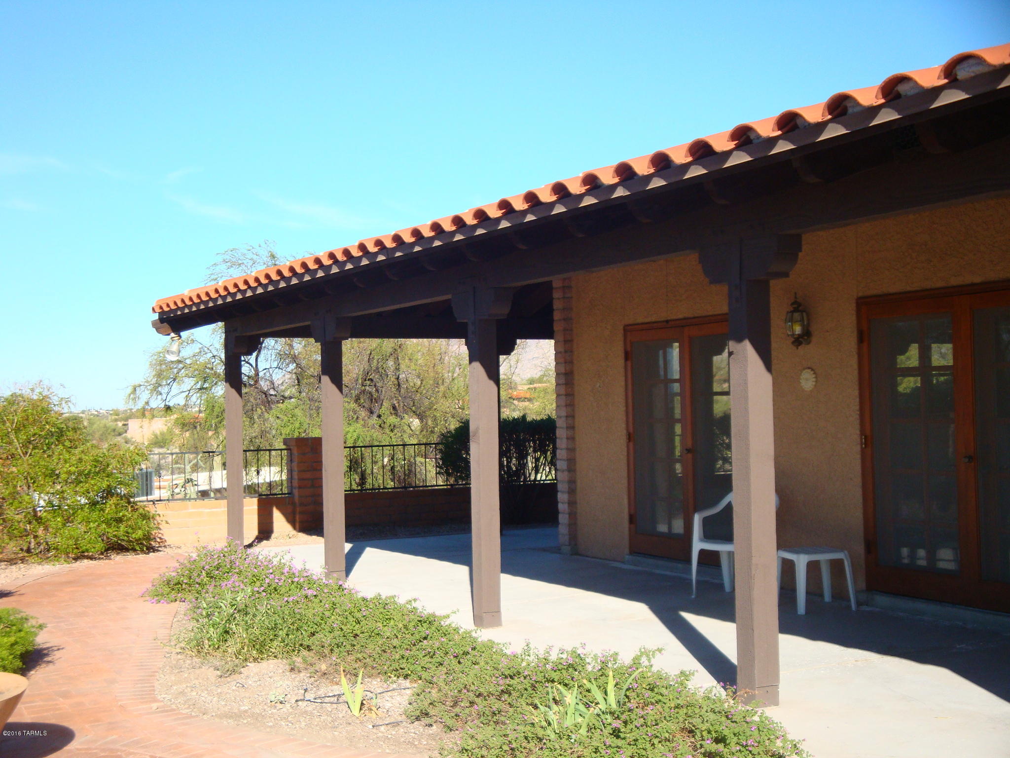 6710 E Loma Del Bribon