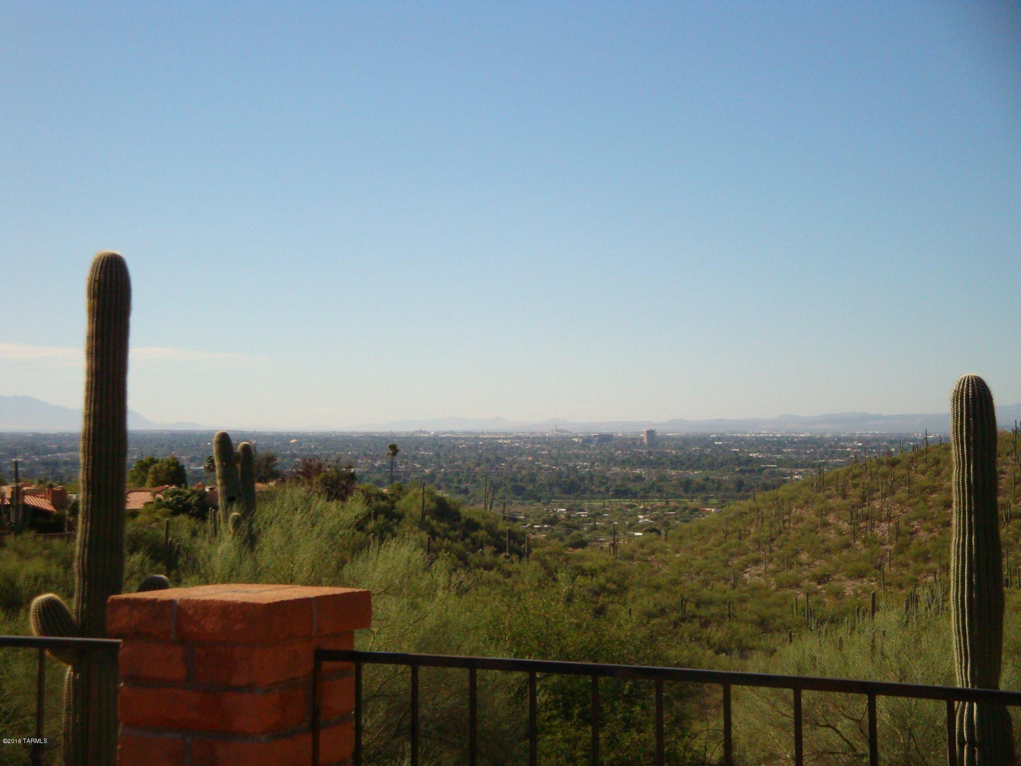 6710 E Loma Del Bribon