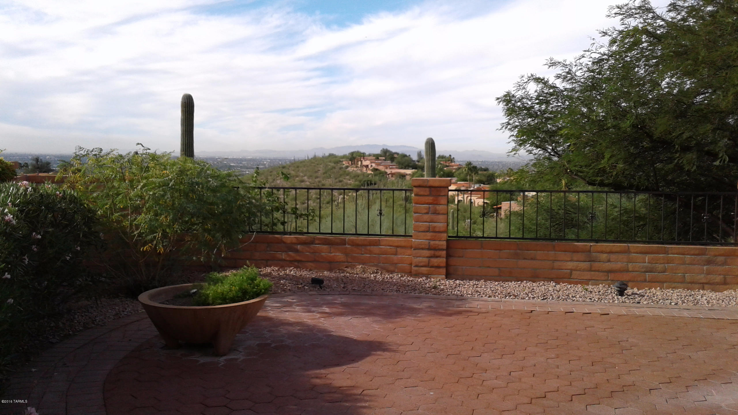 6710 E Loma Del Bribon