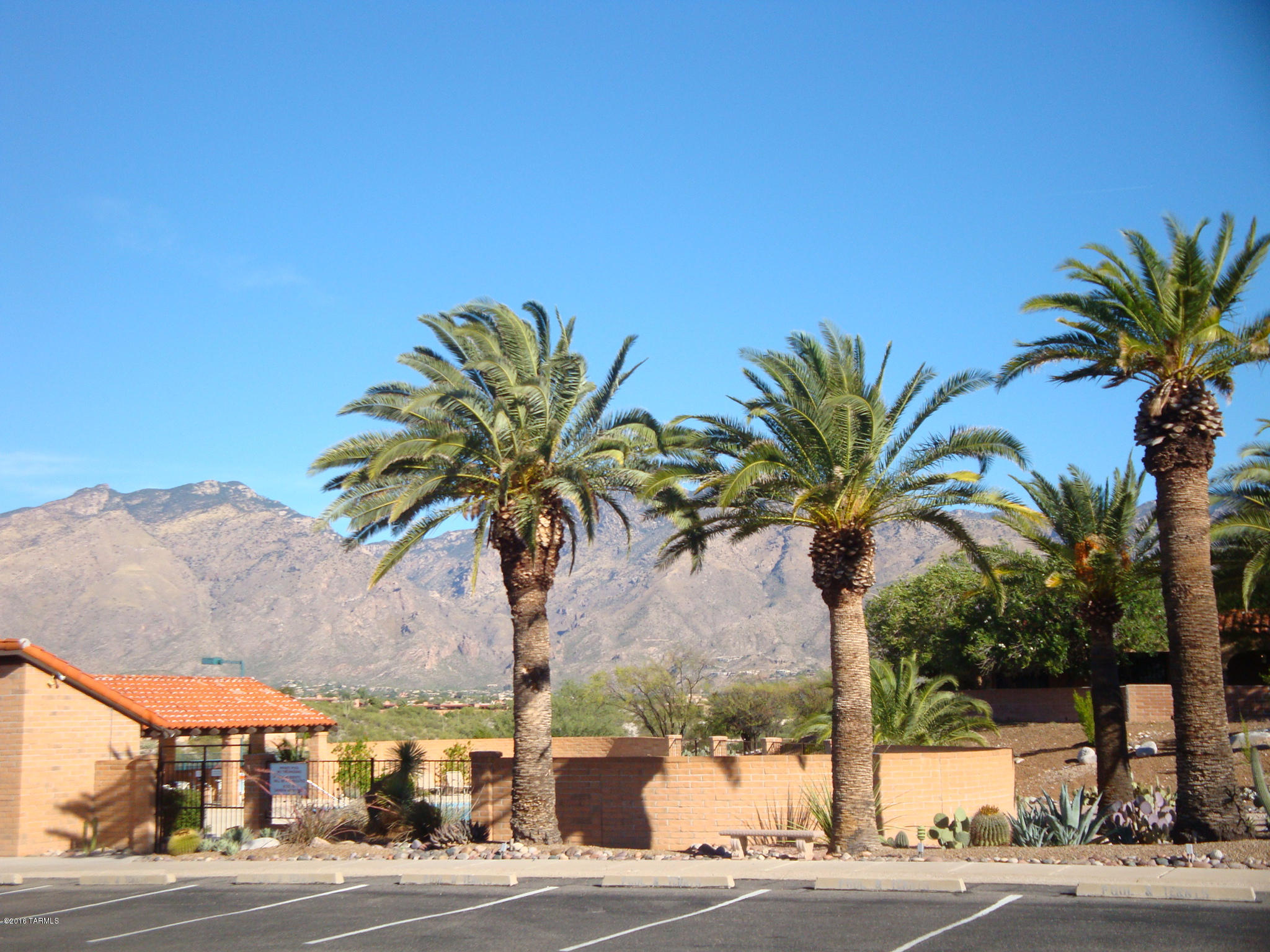 6710 E Loma Del Bribon