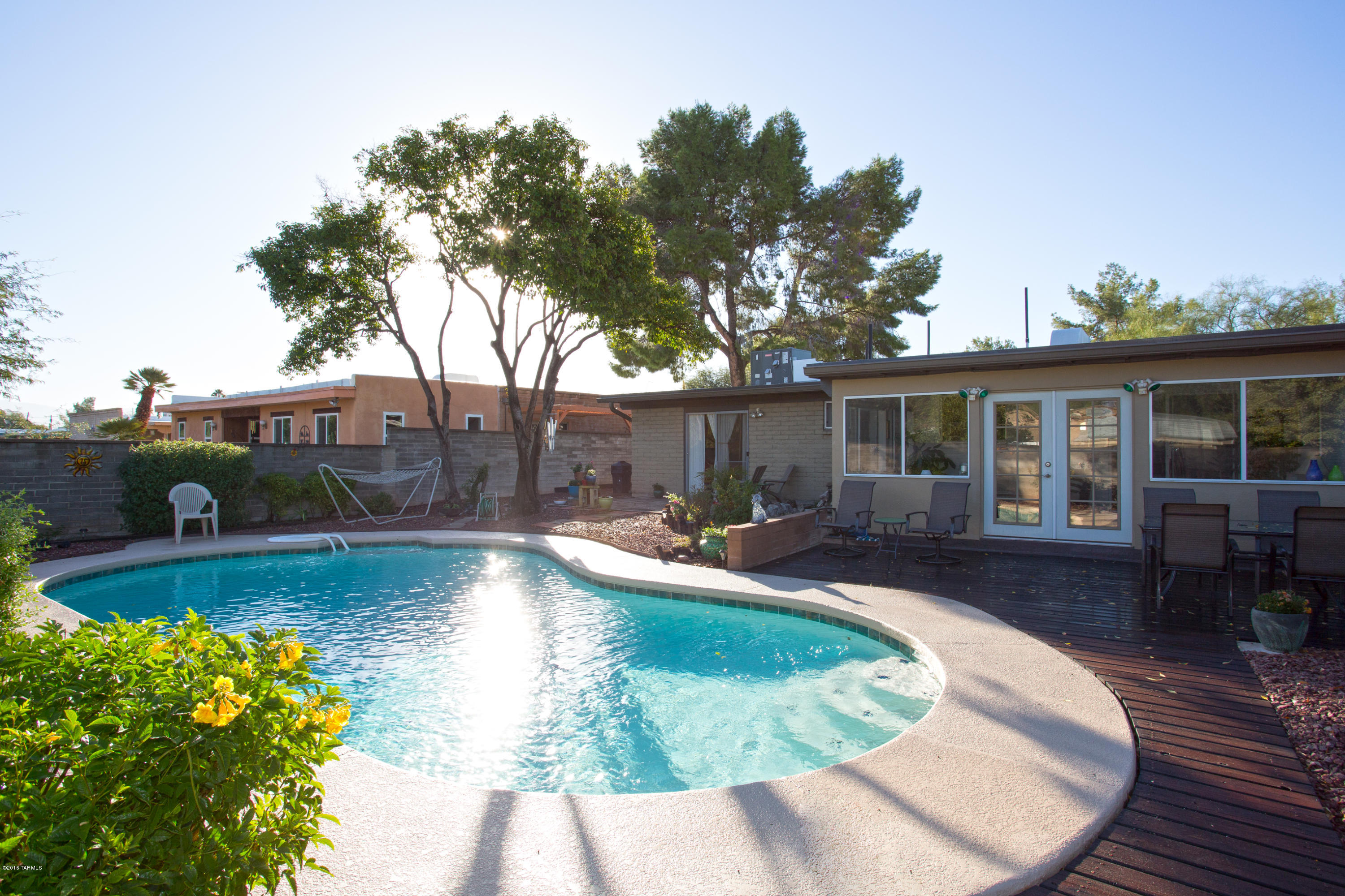 4517 E San Francisco Boulevard