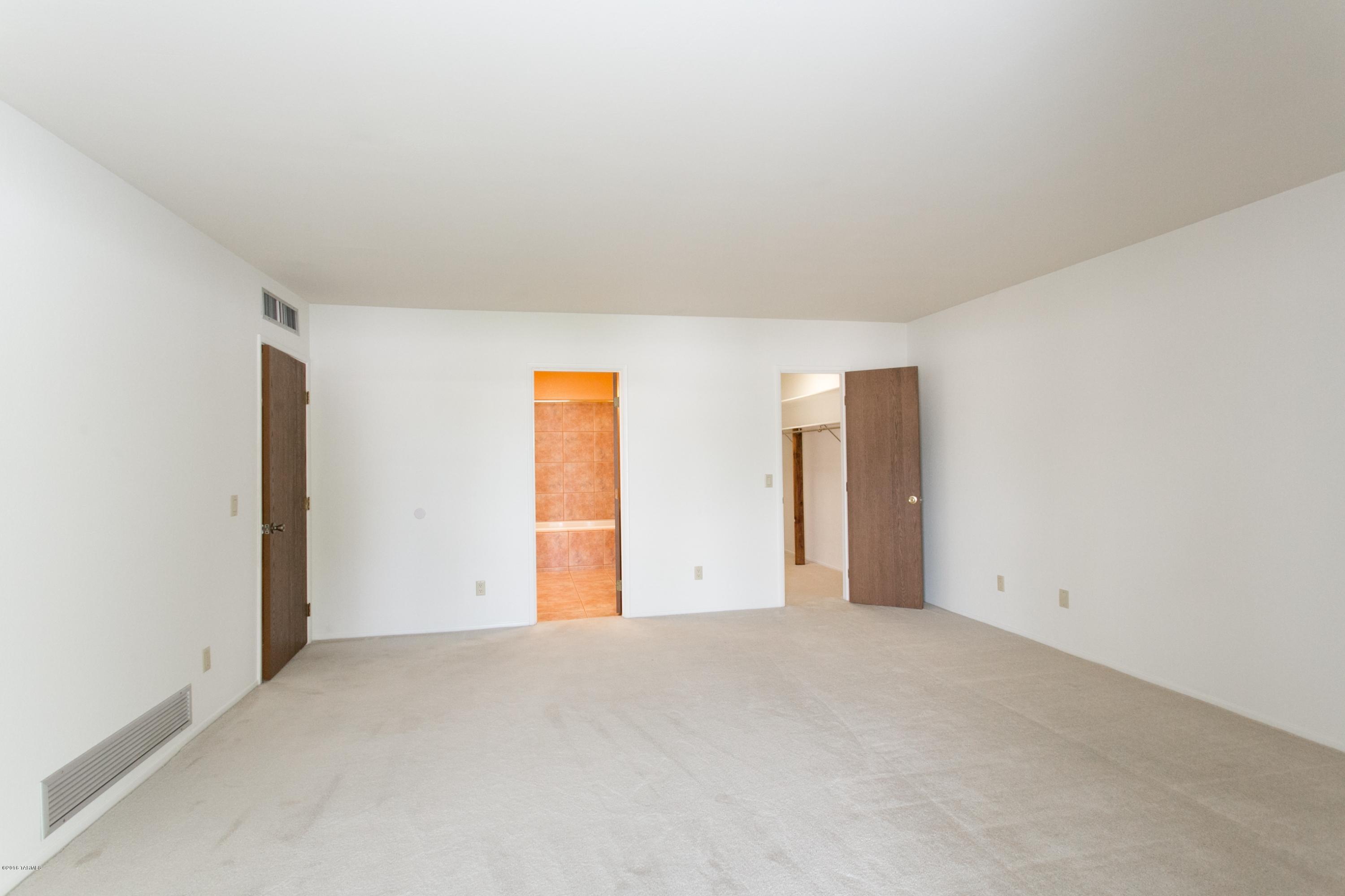 7029 E Calle Cerca