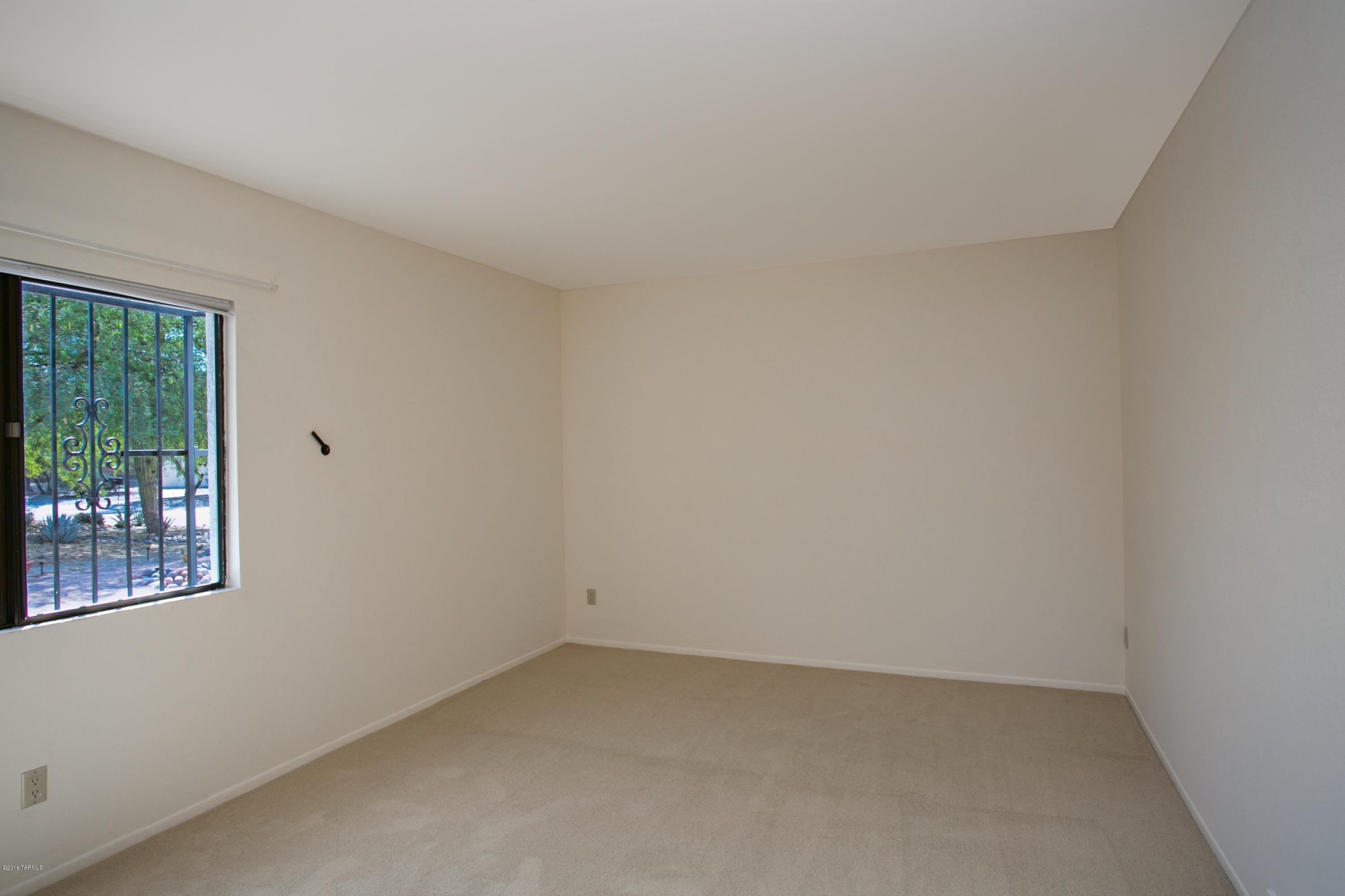 7029 E Calle Cerca