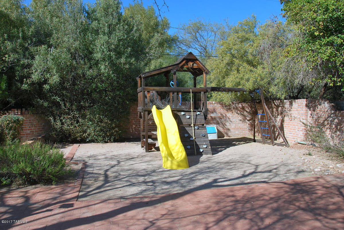 109 N Camino Espanol