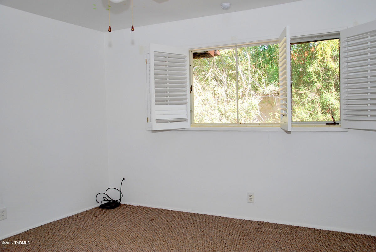 109 N Camino Espanol