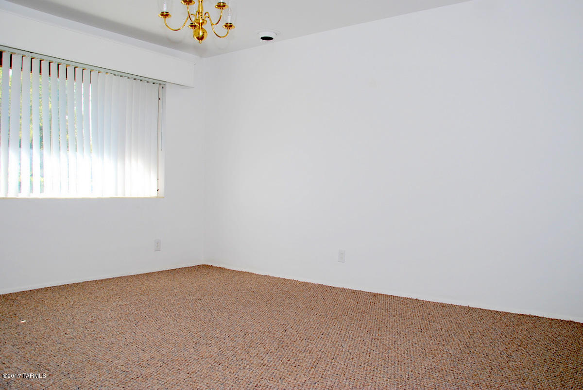 109 N Camino Espanol