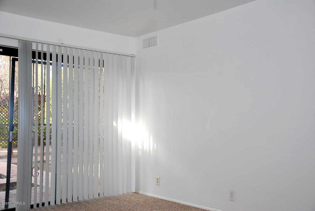 109 N Camino Espanol