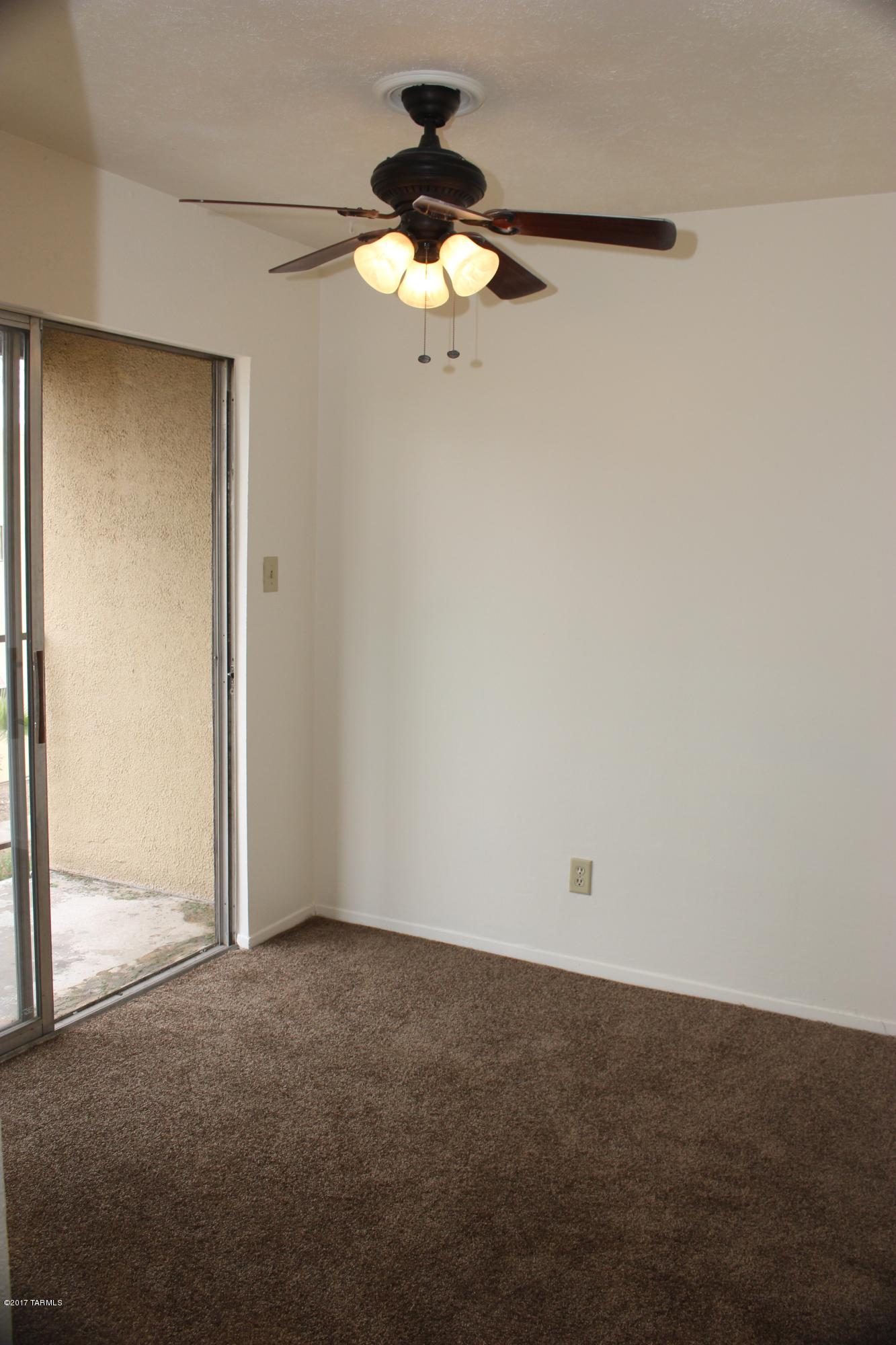 1620 N Wilmot Road Unit: Q400