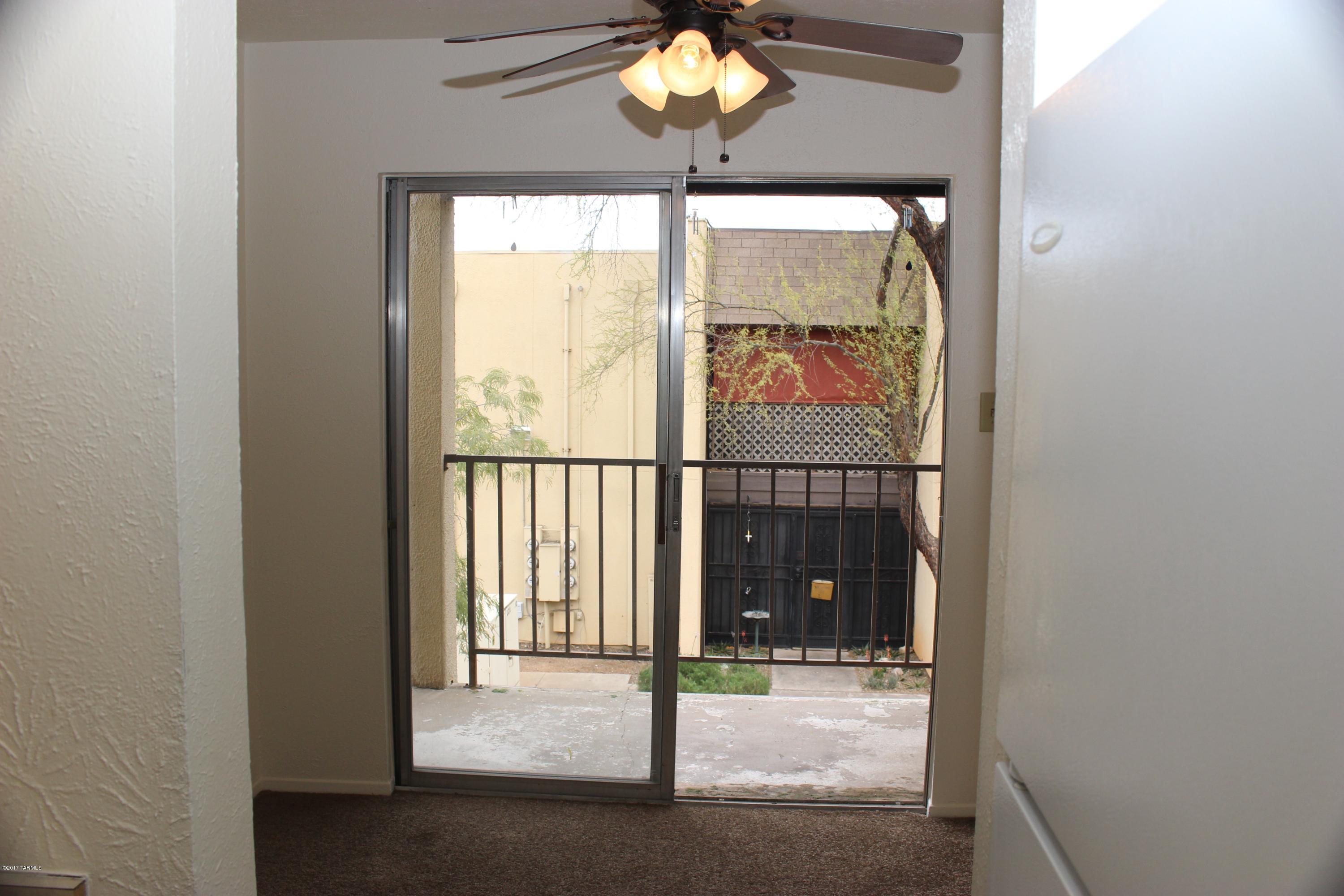 1620 N Wilmot Road Unit: Q400