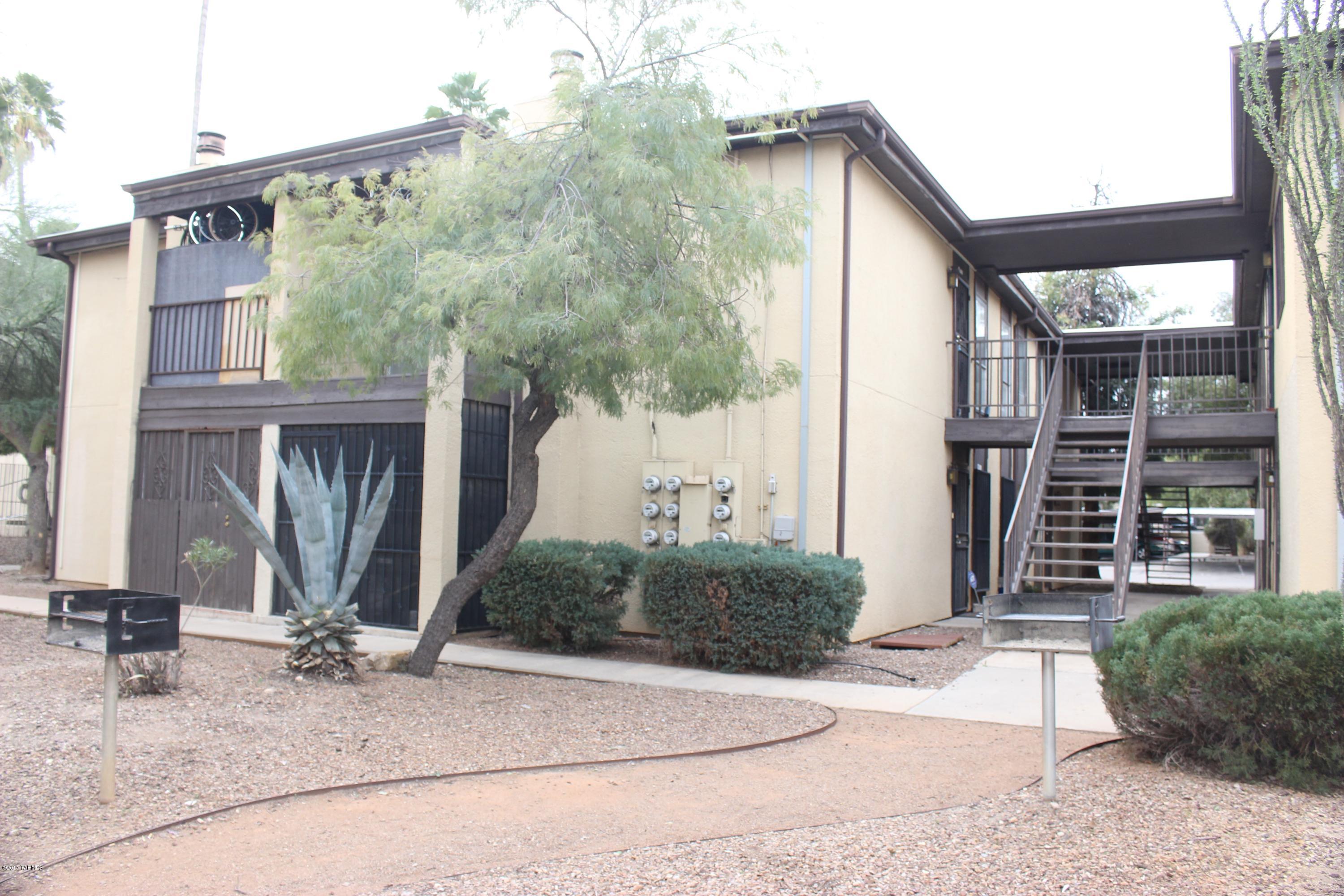 1620 N Wilmot Road Unit: Q400