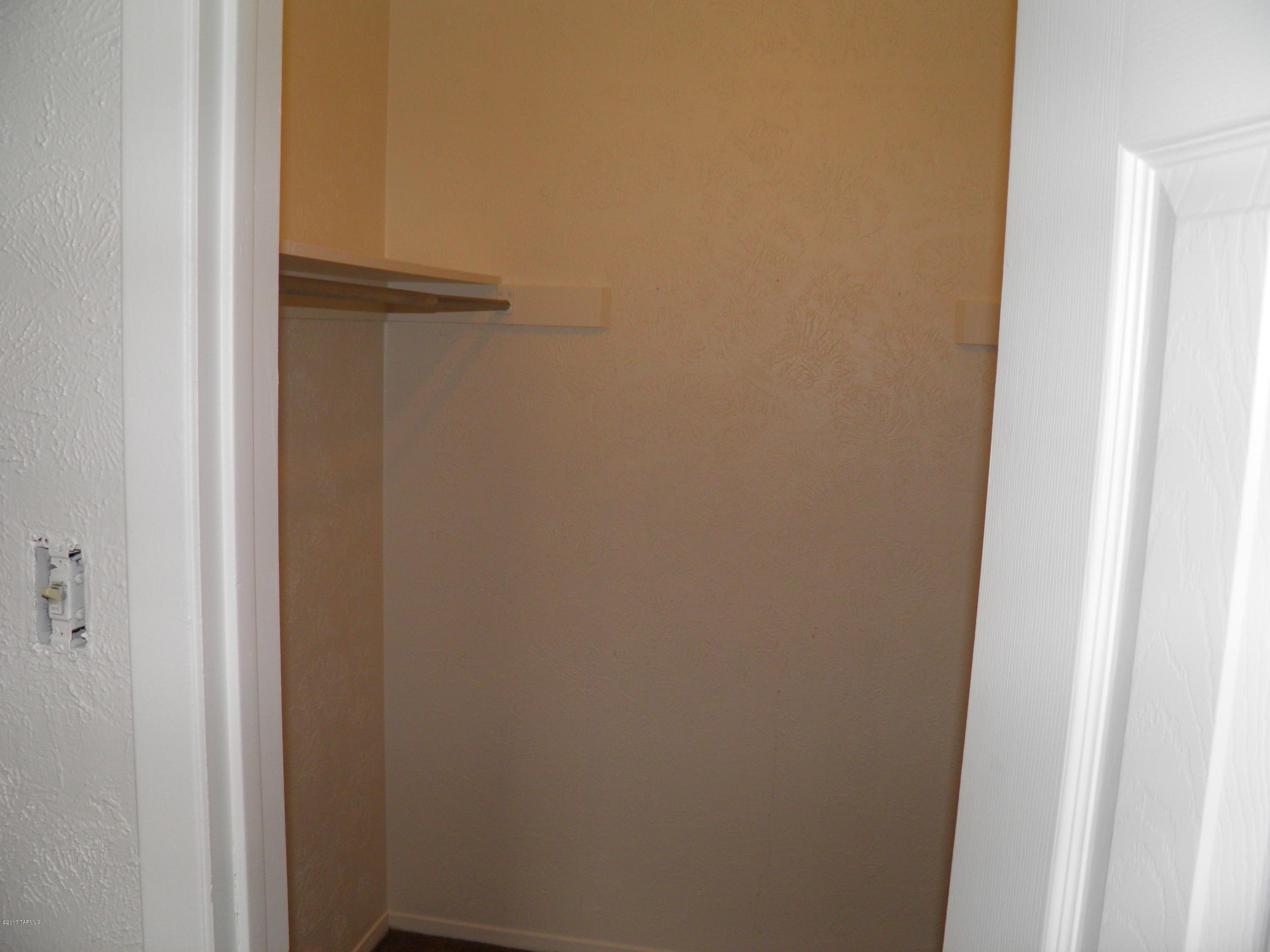 1620 N Wilmot Road Unit: Q400