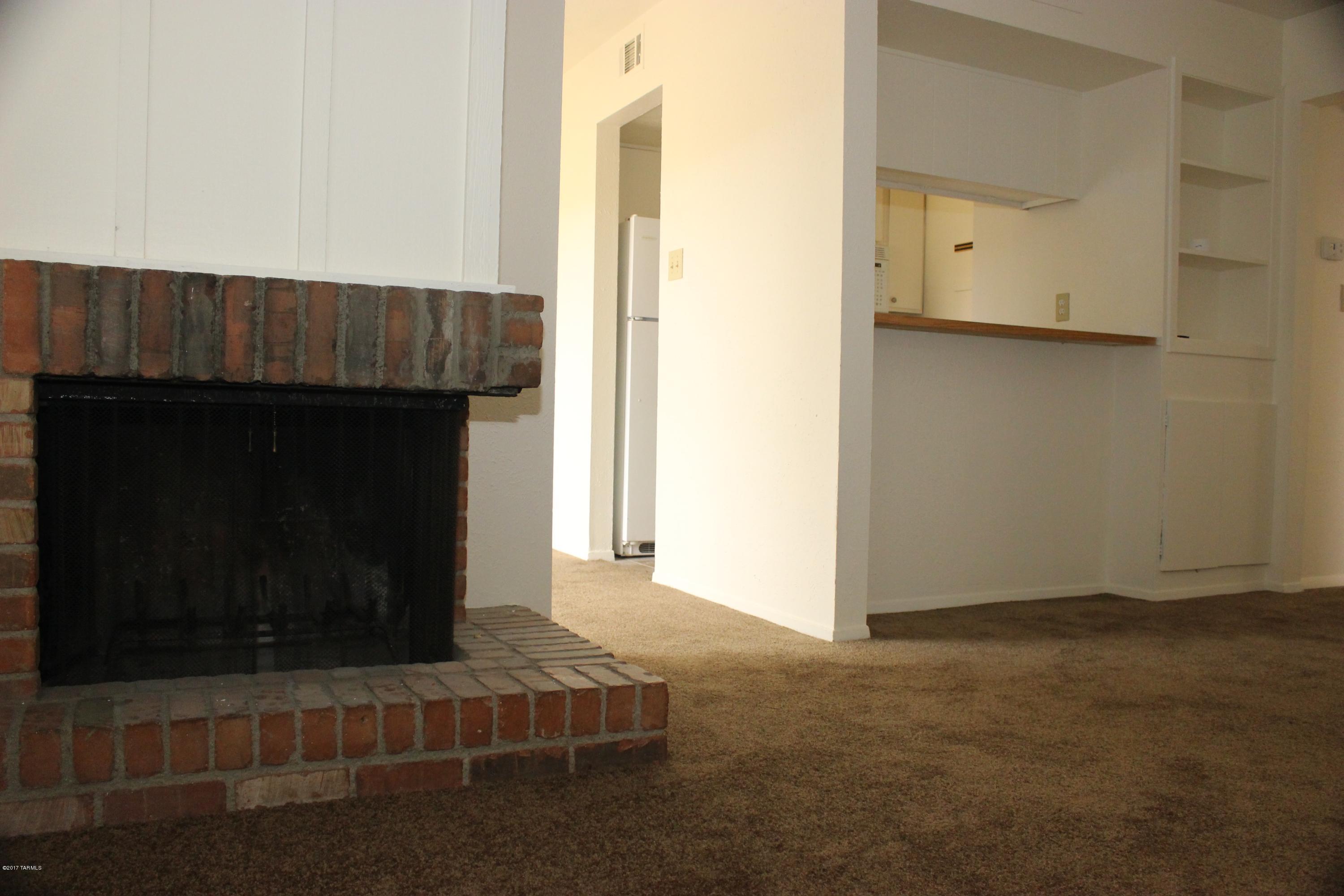 1620 N Wilmot Road Unit: Q400