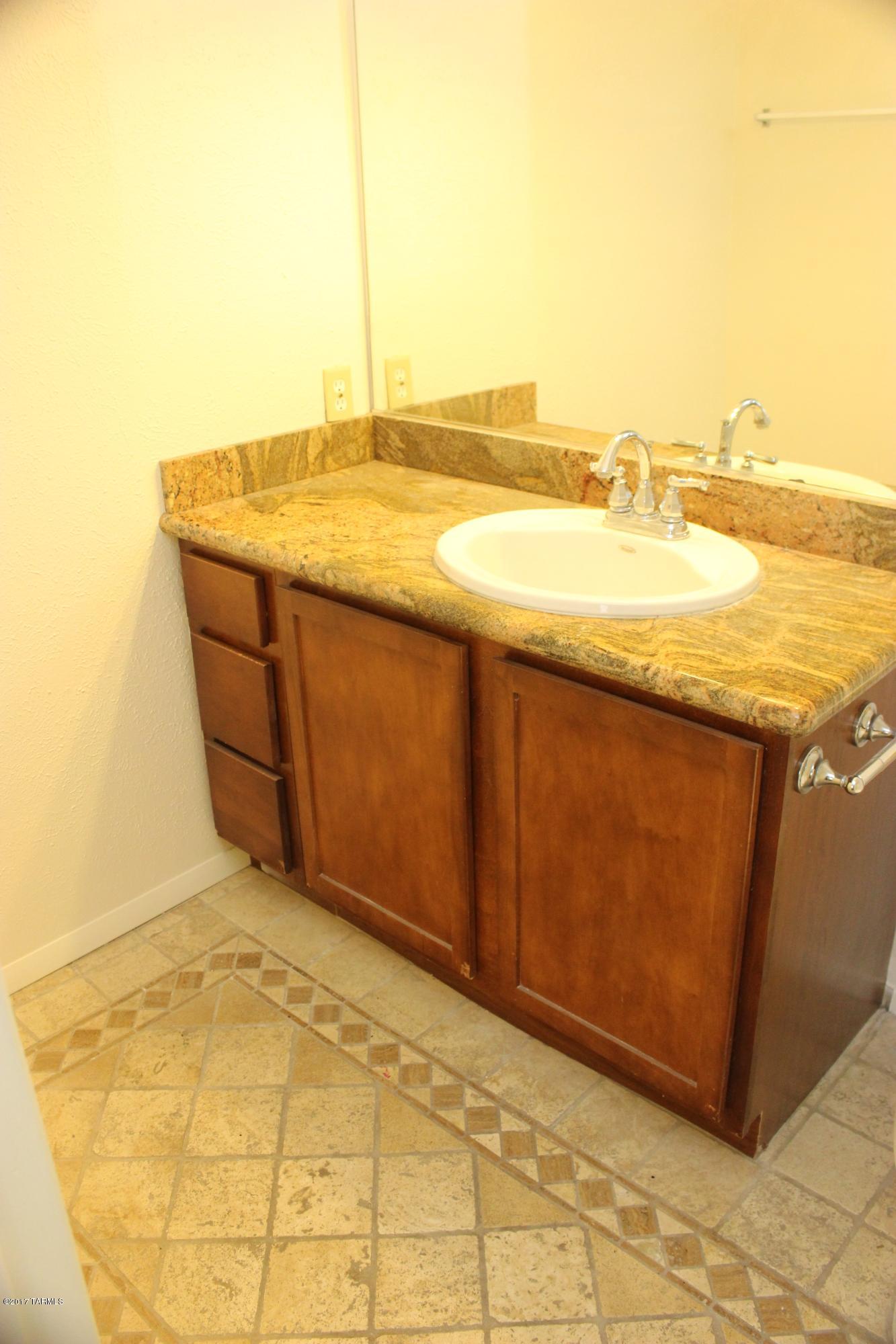 1620 N Wilmot Road Unit: Q400