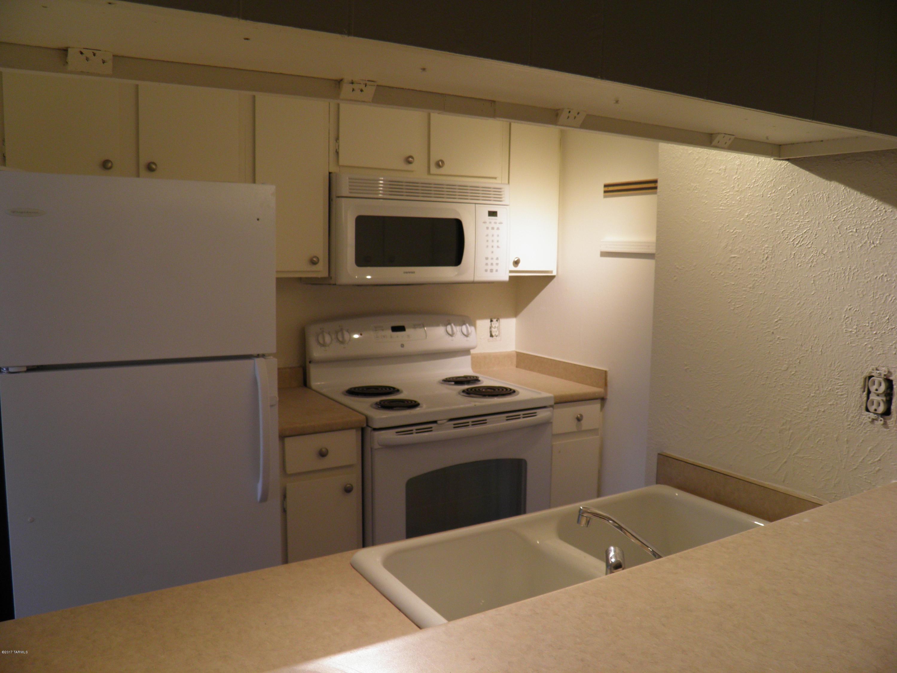 1620 N Wilmot Road Unit: Q400