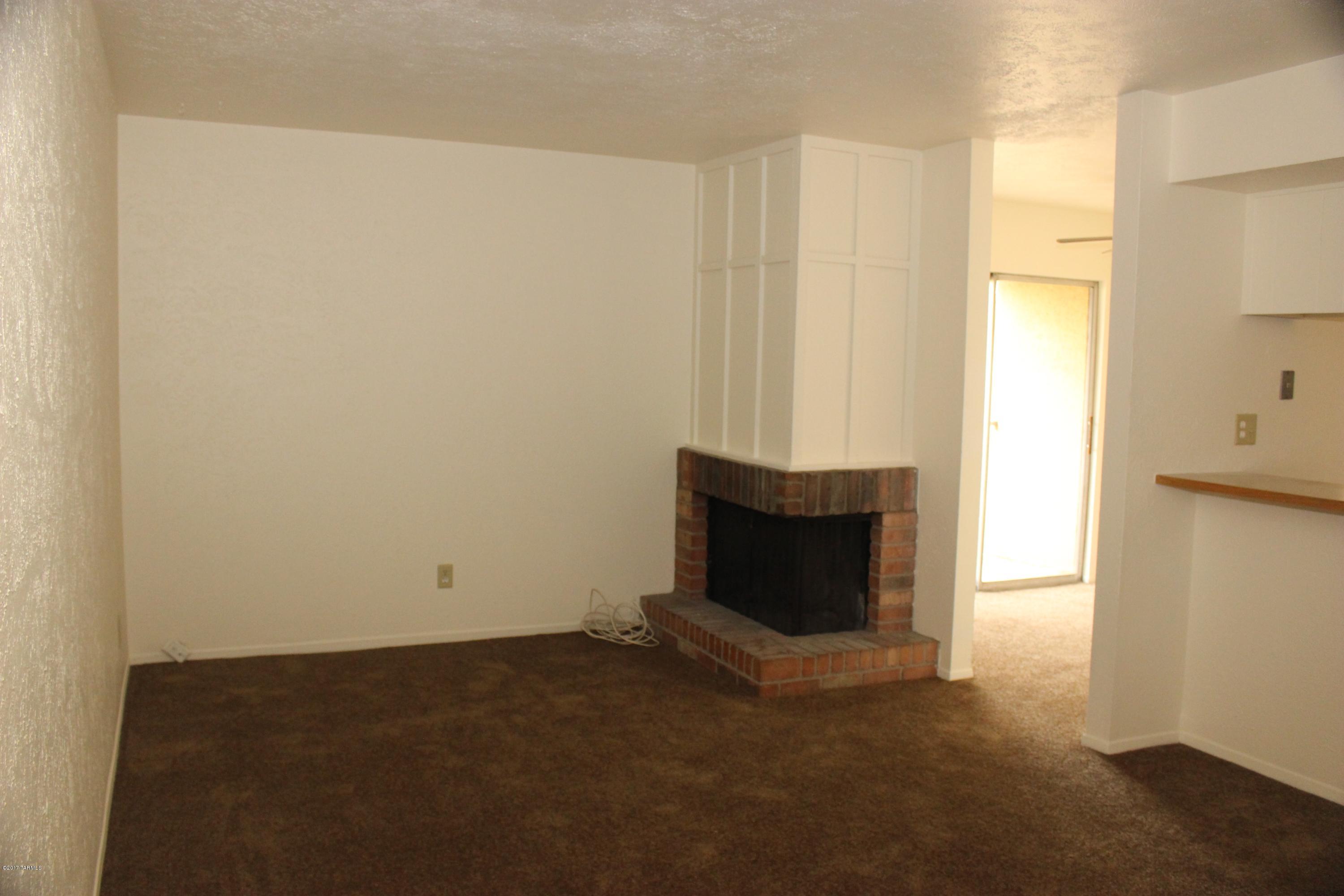 1620 N Wilmot Road Unit: Q400