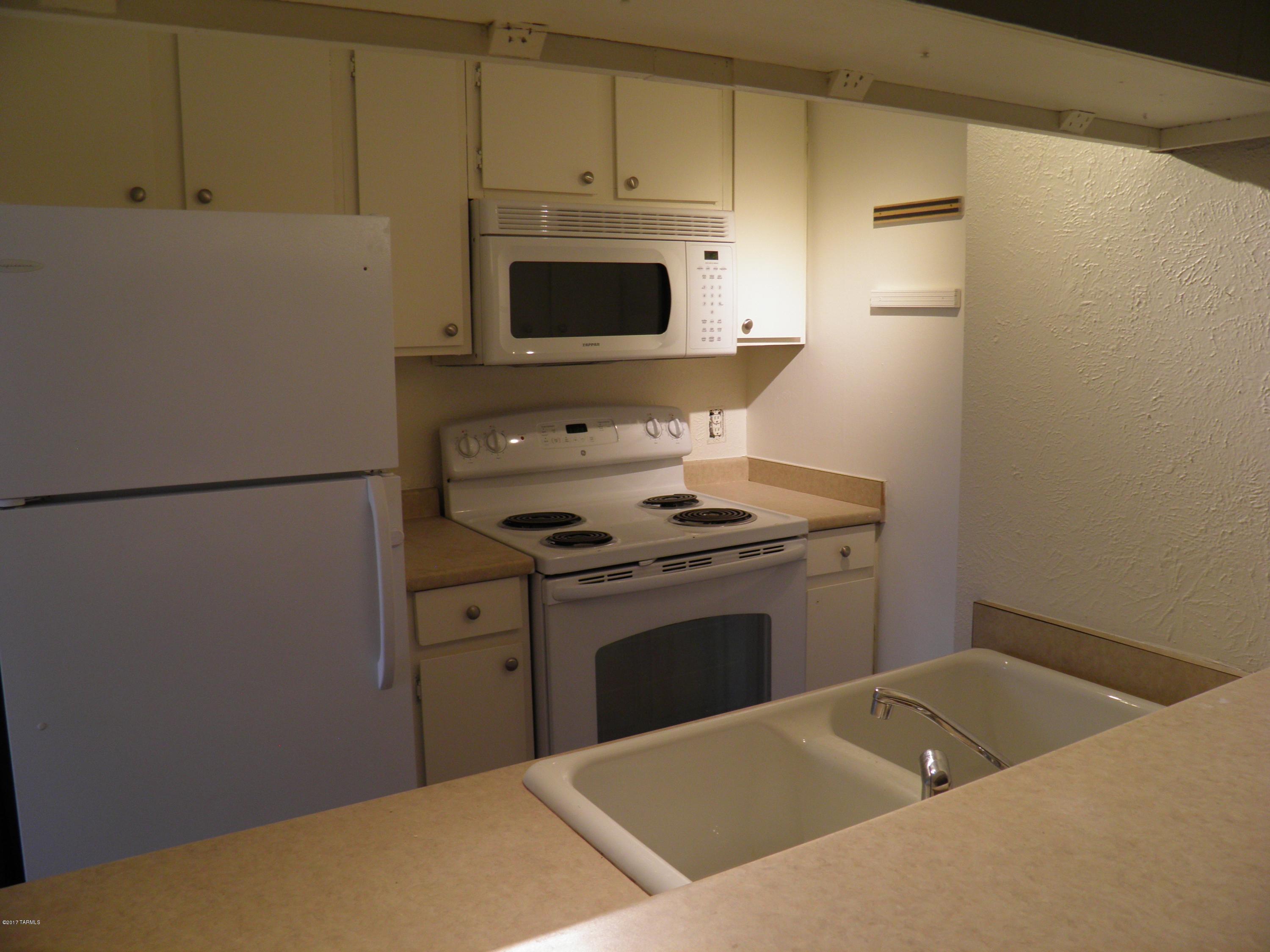1620 N Wilmot Road Unit: Q400
