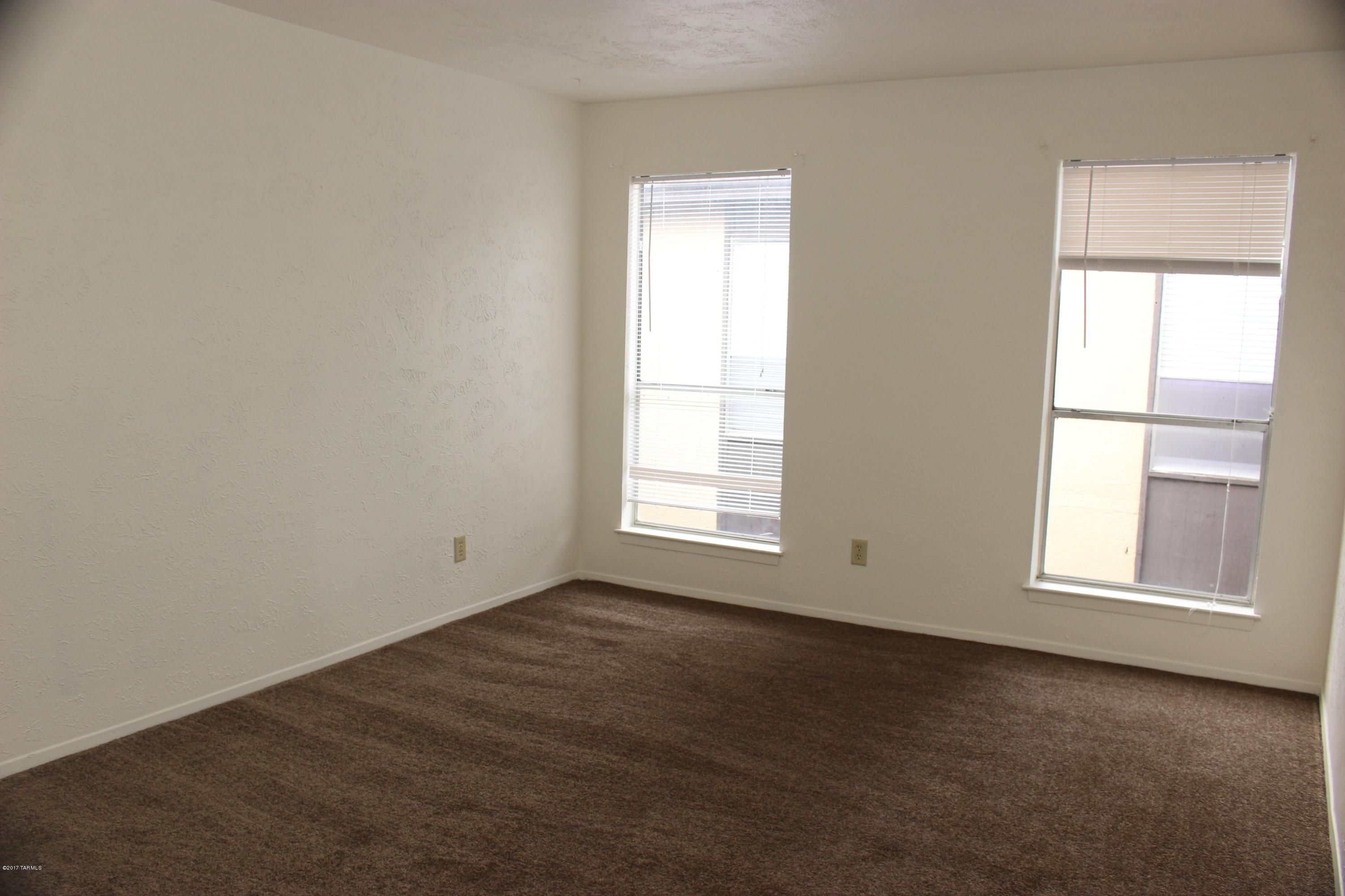 1620 N Wilmot Road Unit: Q400