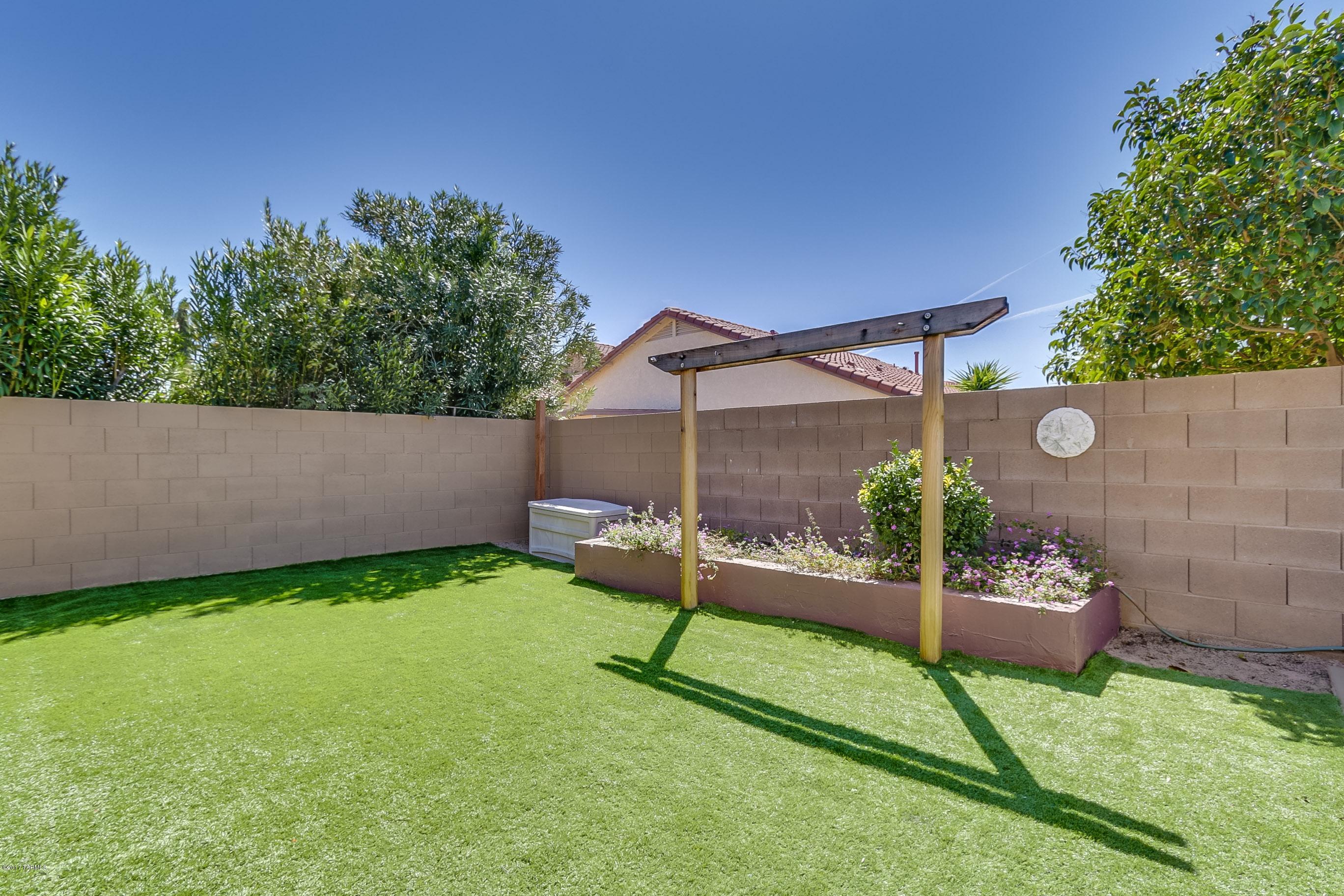 8944 E Rainsage Street