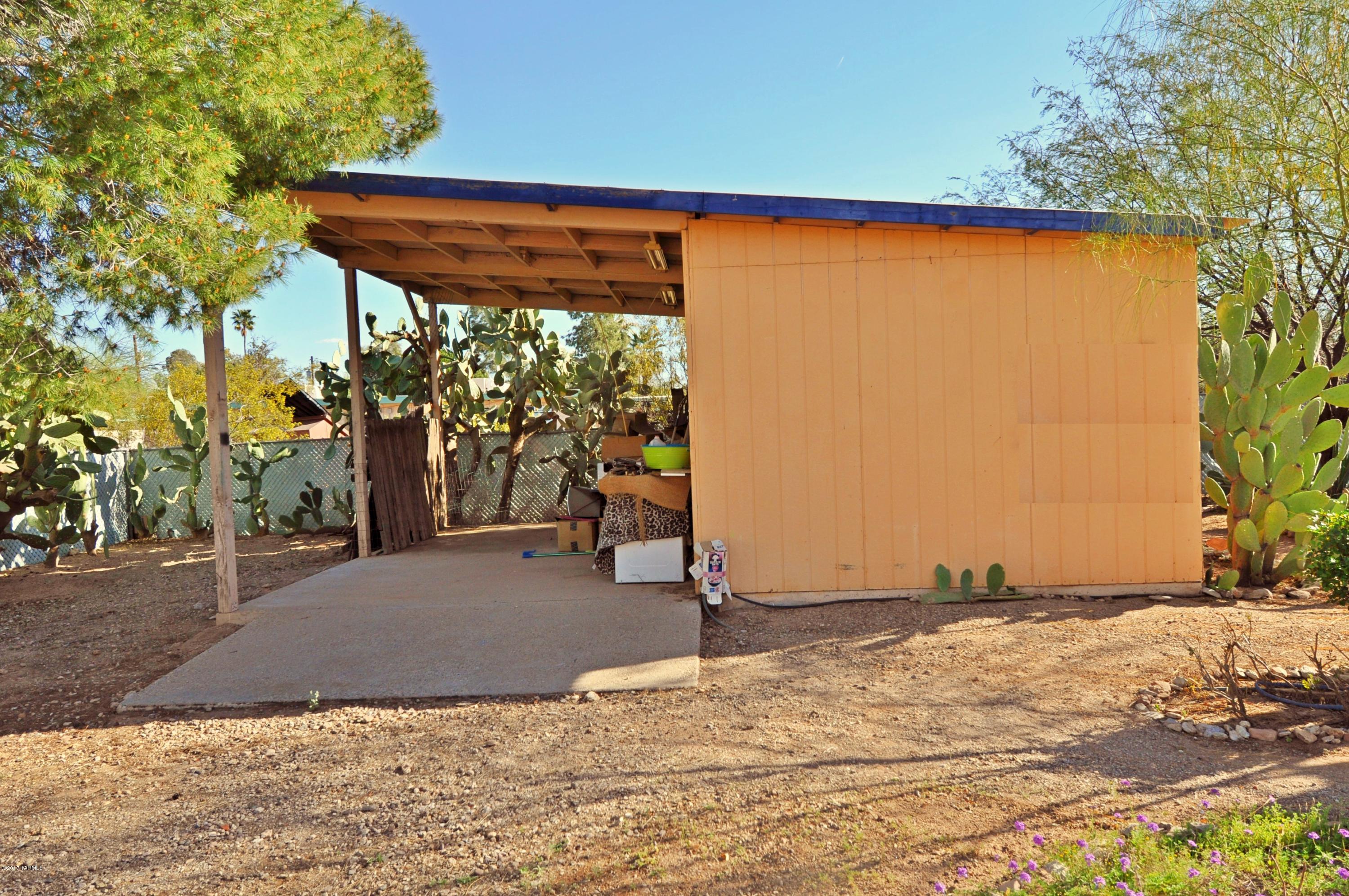 2622 E Edison Street
