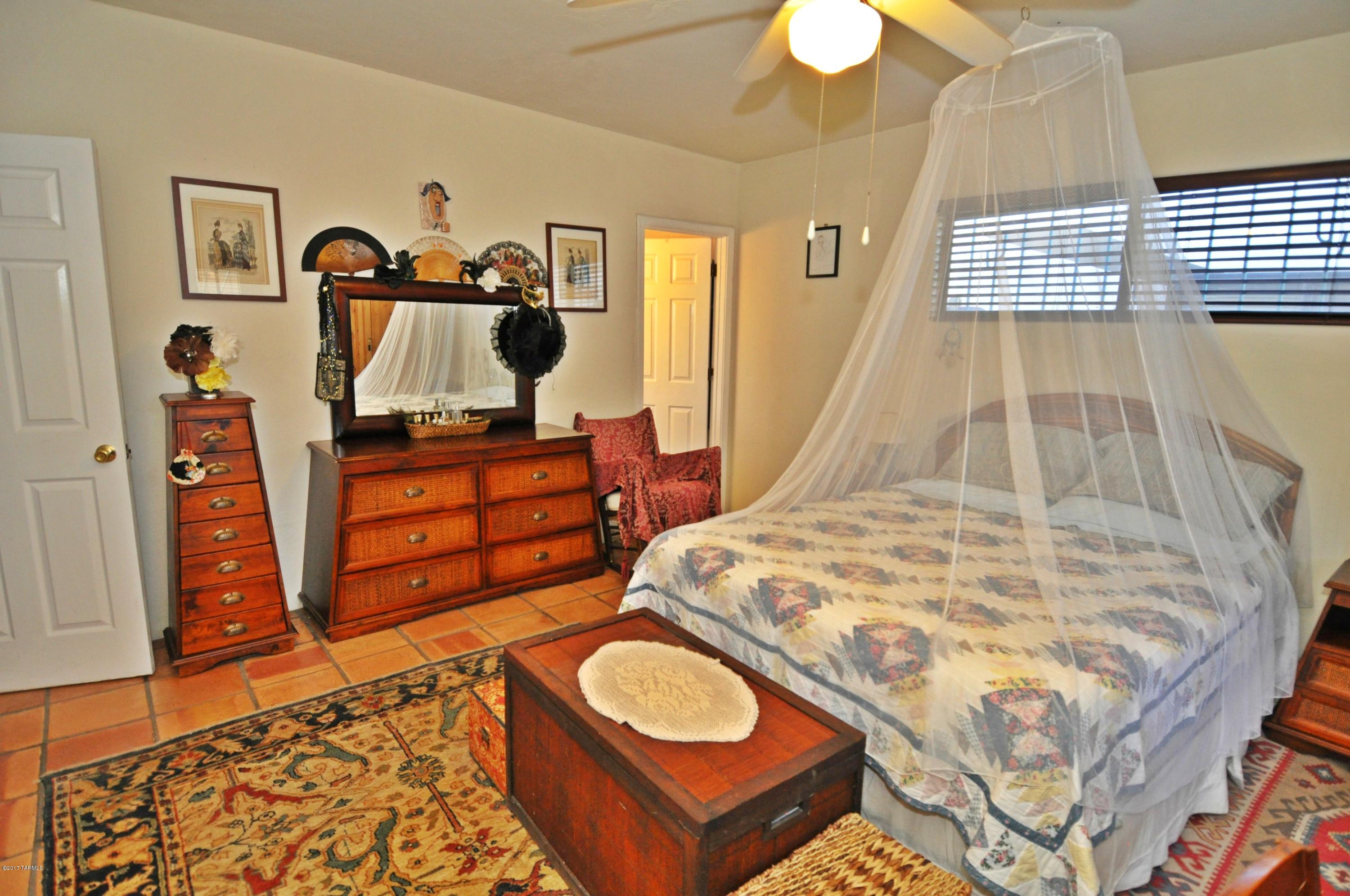 2622 E Edison Street