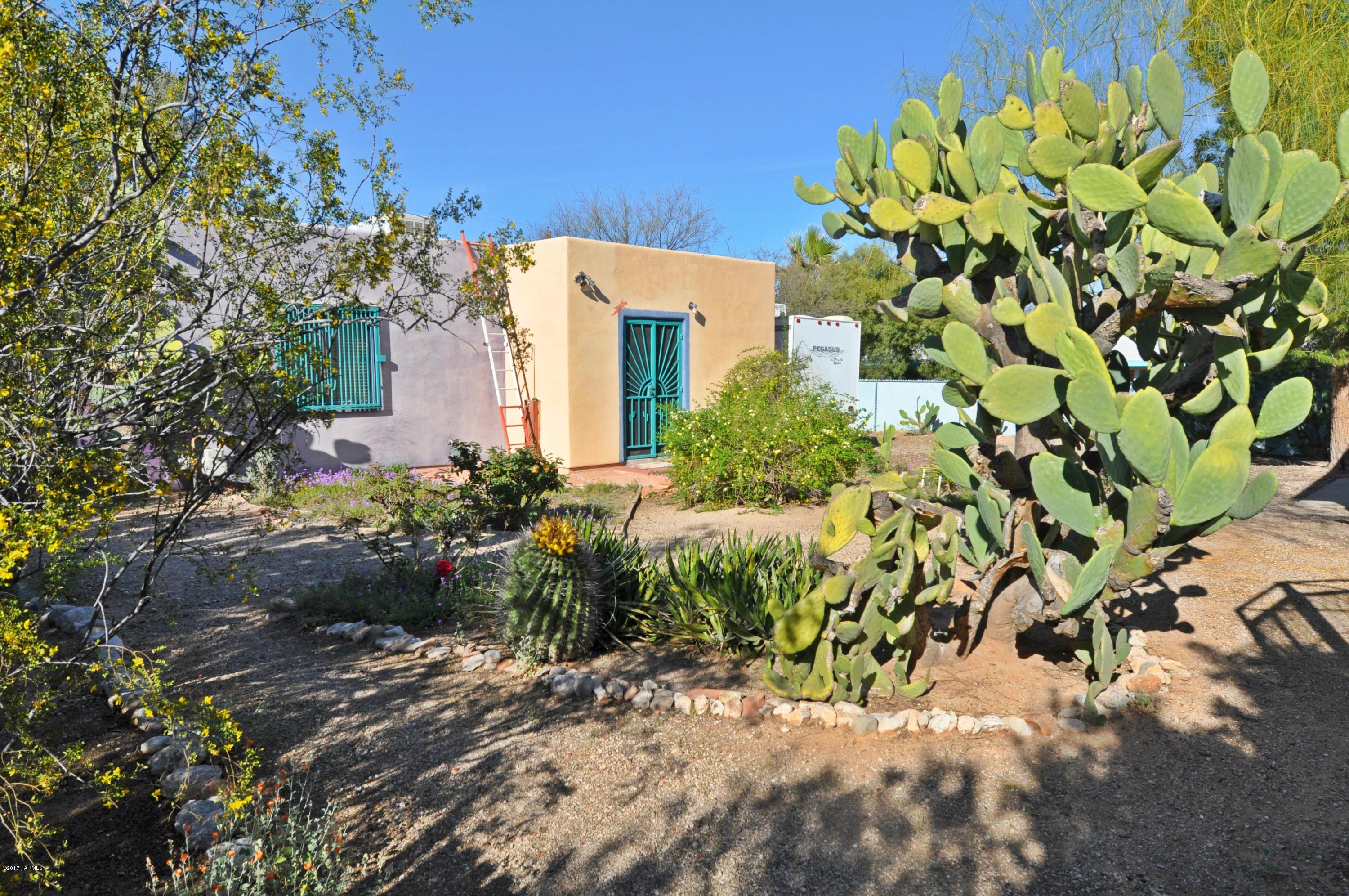 2622 E Edison Street
