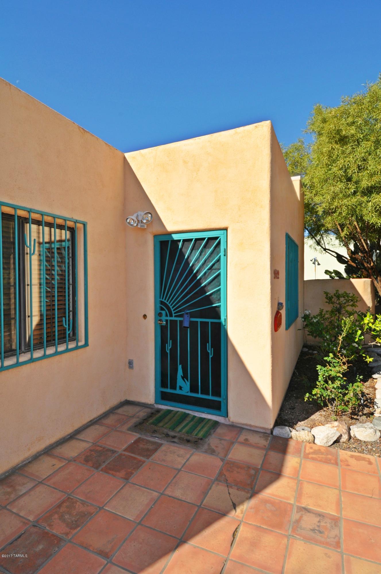 2622 E Edison Street