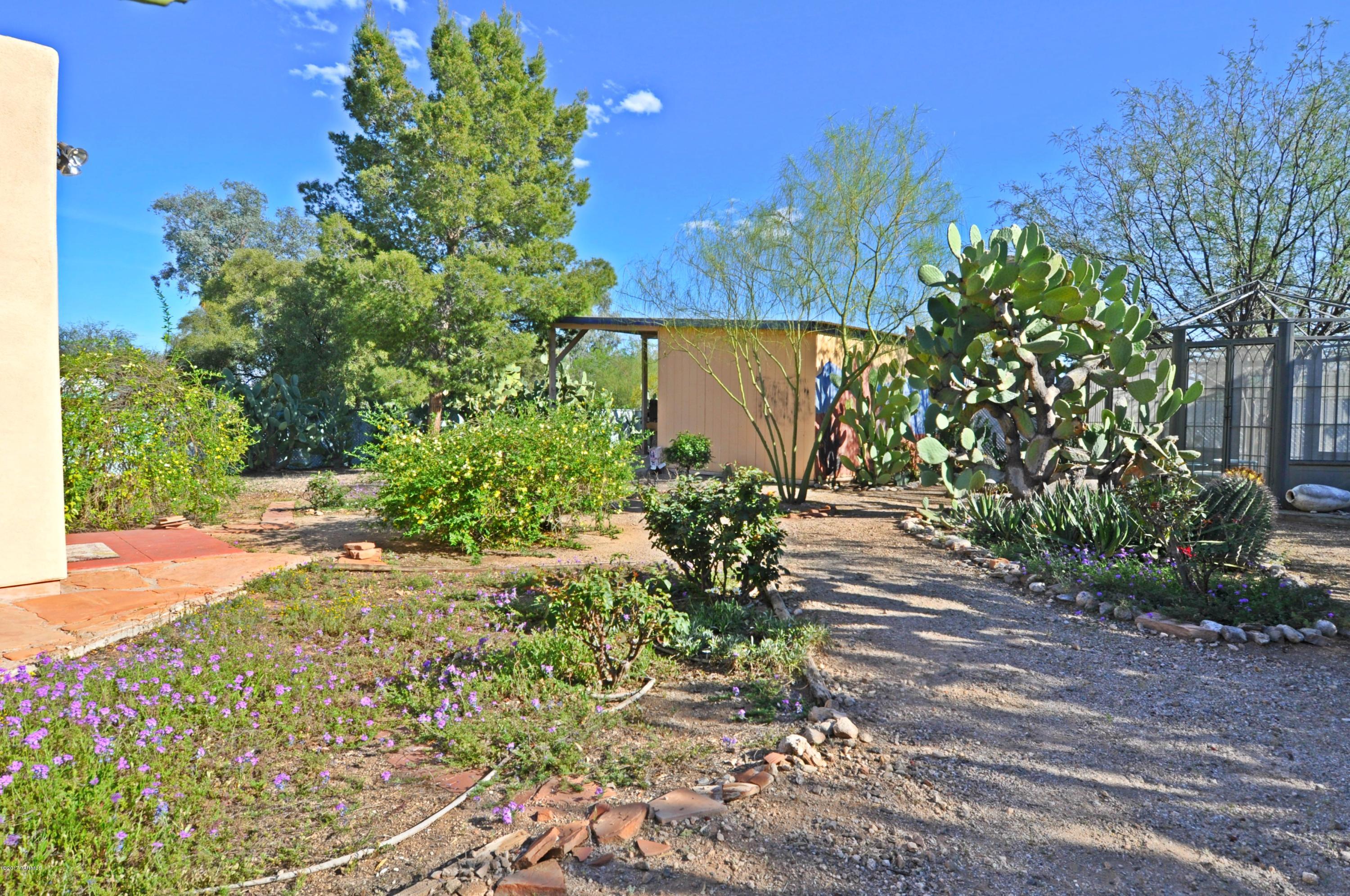 2622 E Edison Street