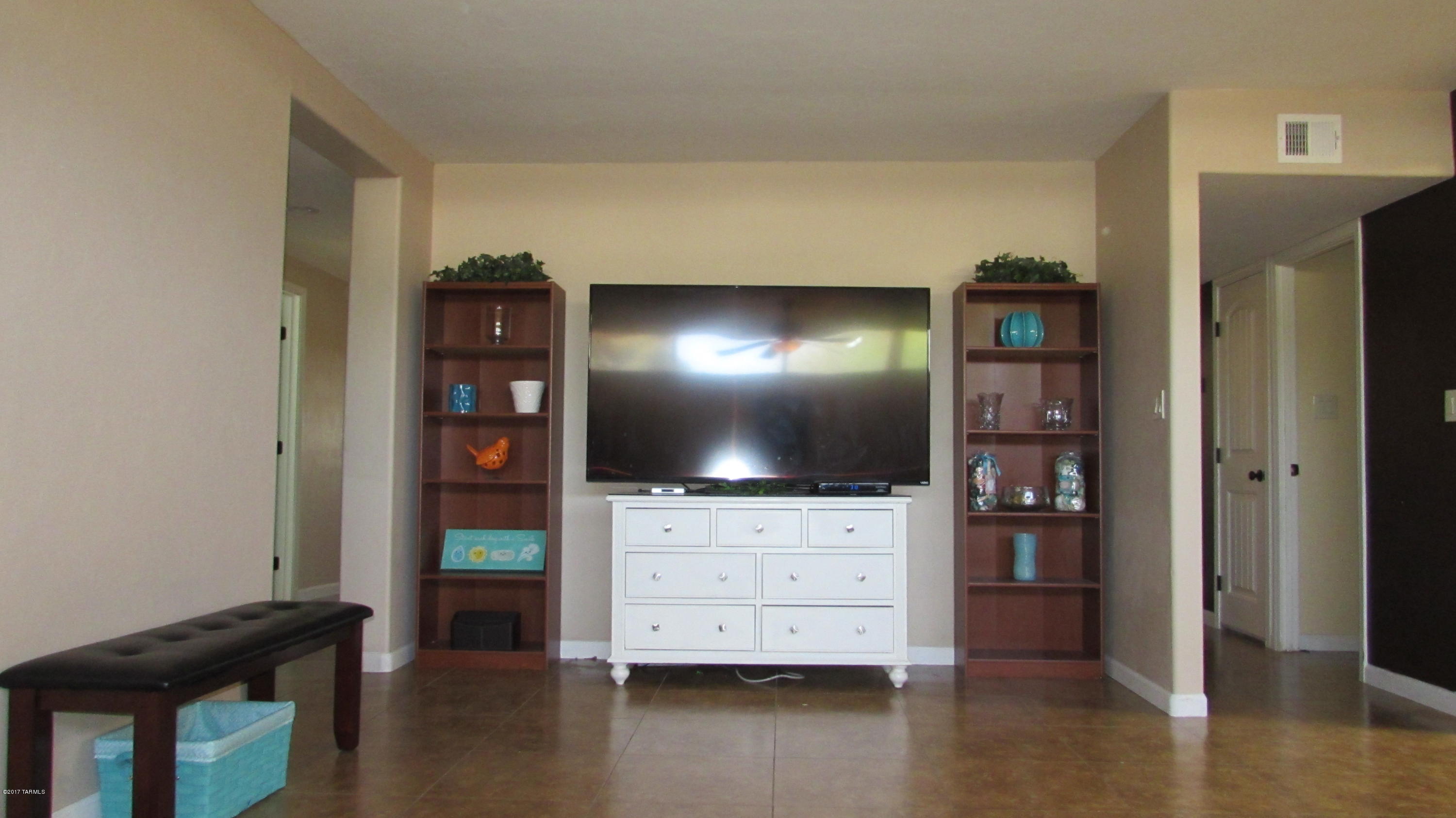 720 S Tudor Place