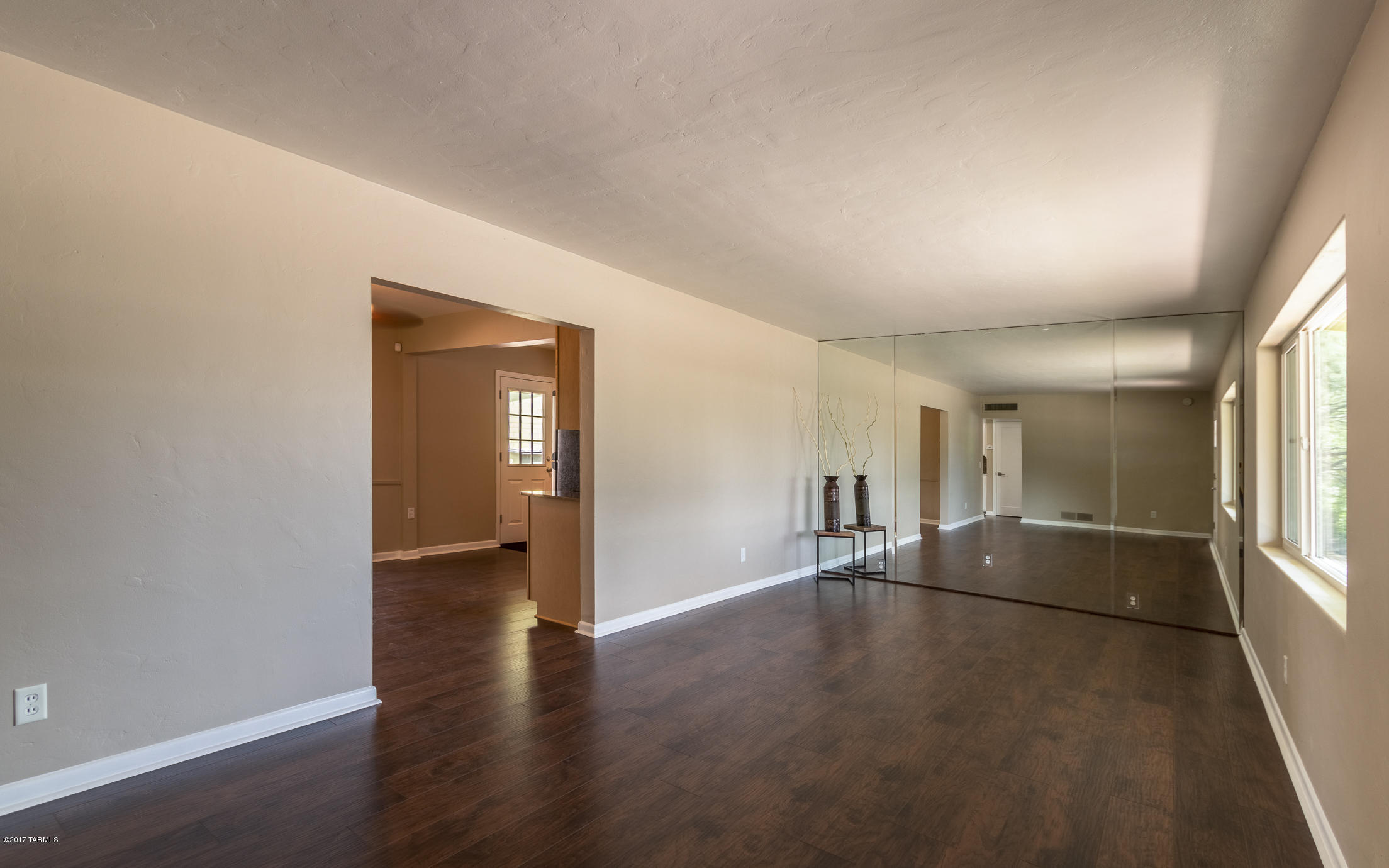 908 N Longfellow Avenue