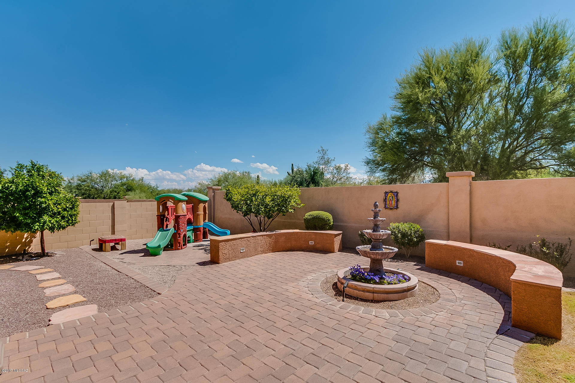 733 W Camino Tunera