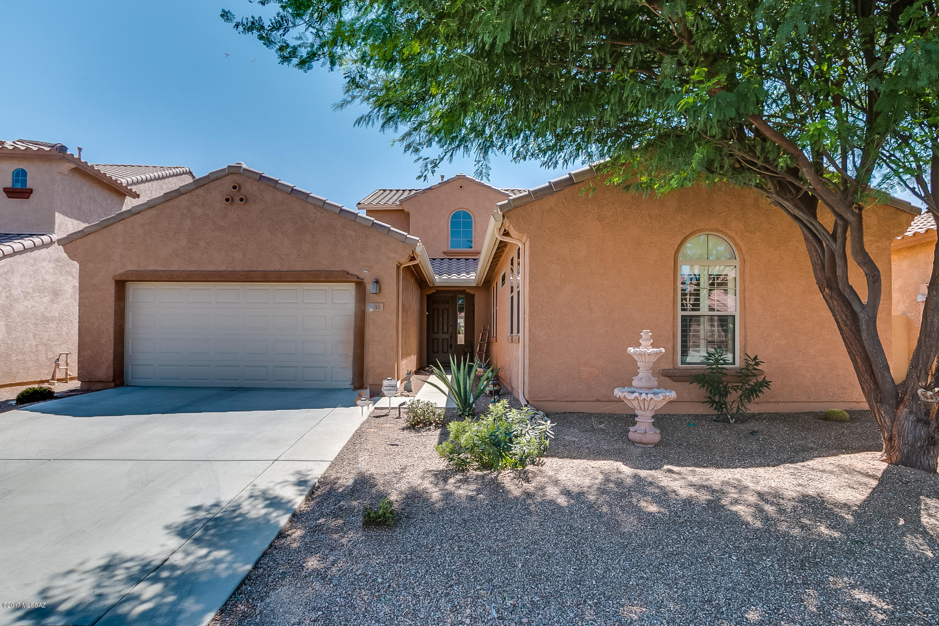 733 W Camino Tunera