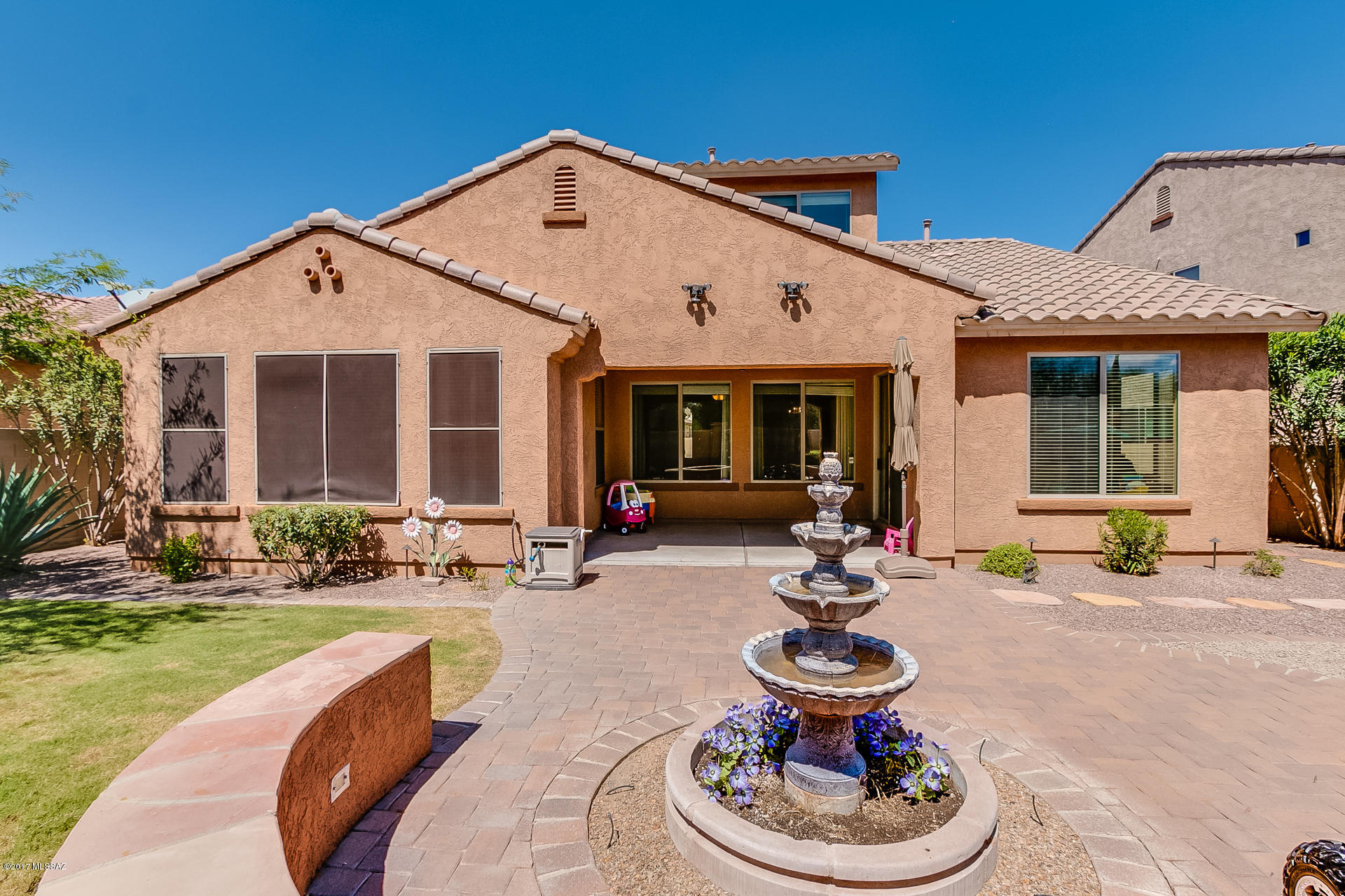 733 W Camino Tunera