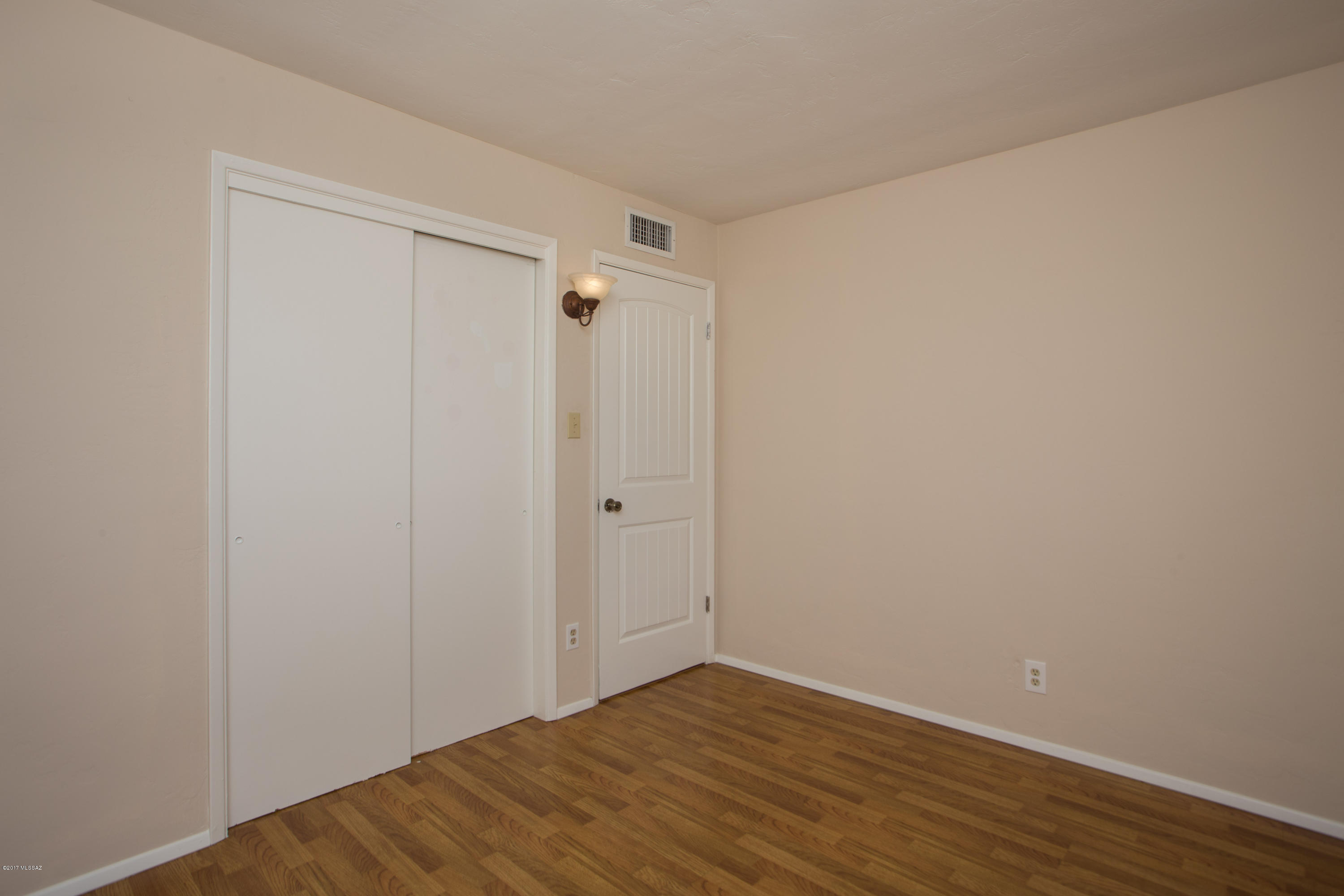 6334 E Calle Dened
