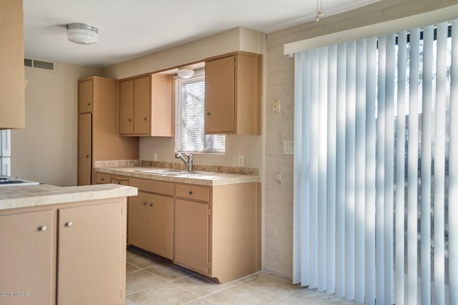 3932-3938 N Park Avenue