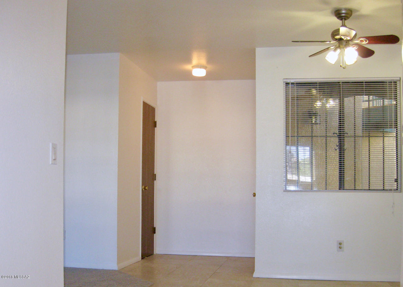 3690 N Country Club Road Unit: 1041